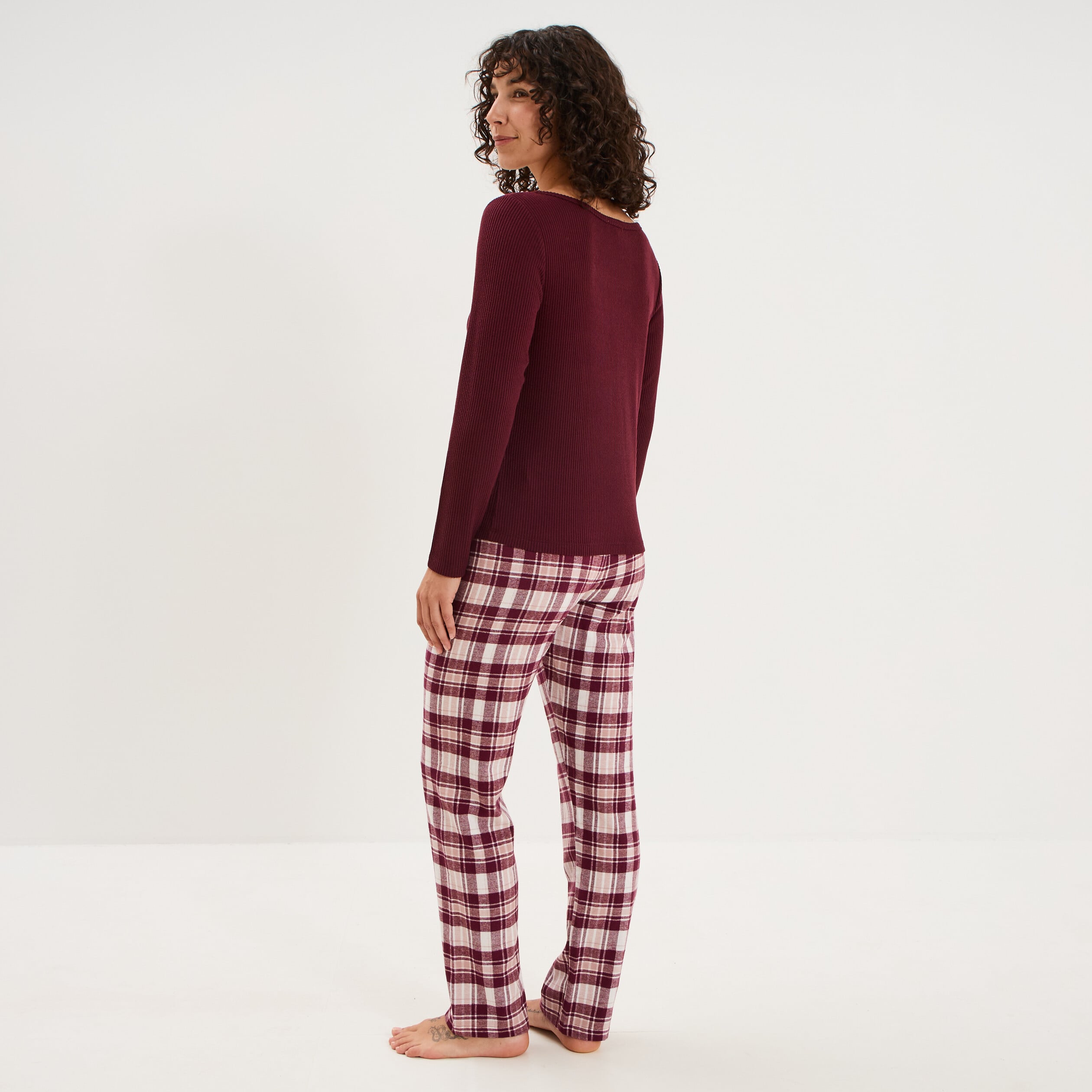 Ensemble pyjama t-shirt et pantalon bordeaux femme