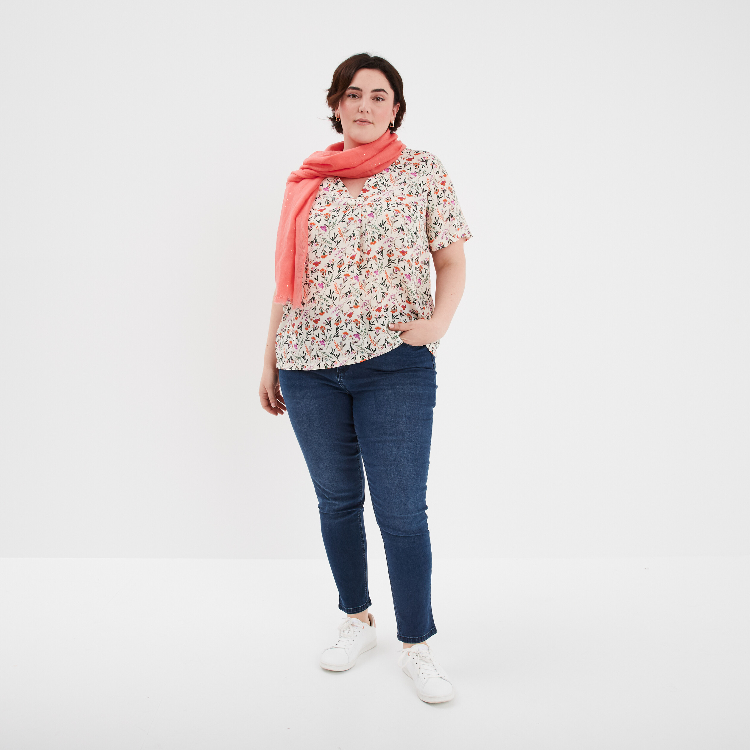 blouse col en v manches courtes ecru femmegt Blouse col en V manches courtes ecru femme grande taille