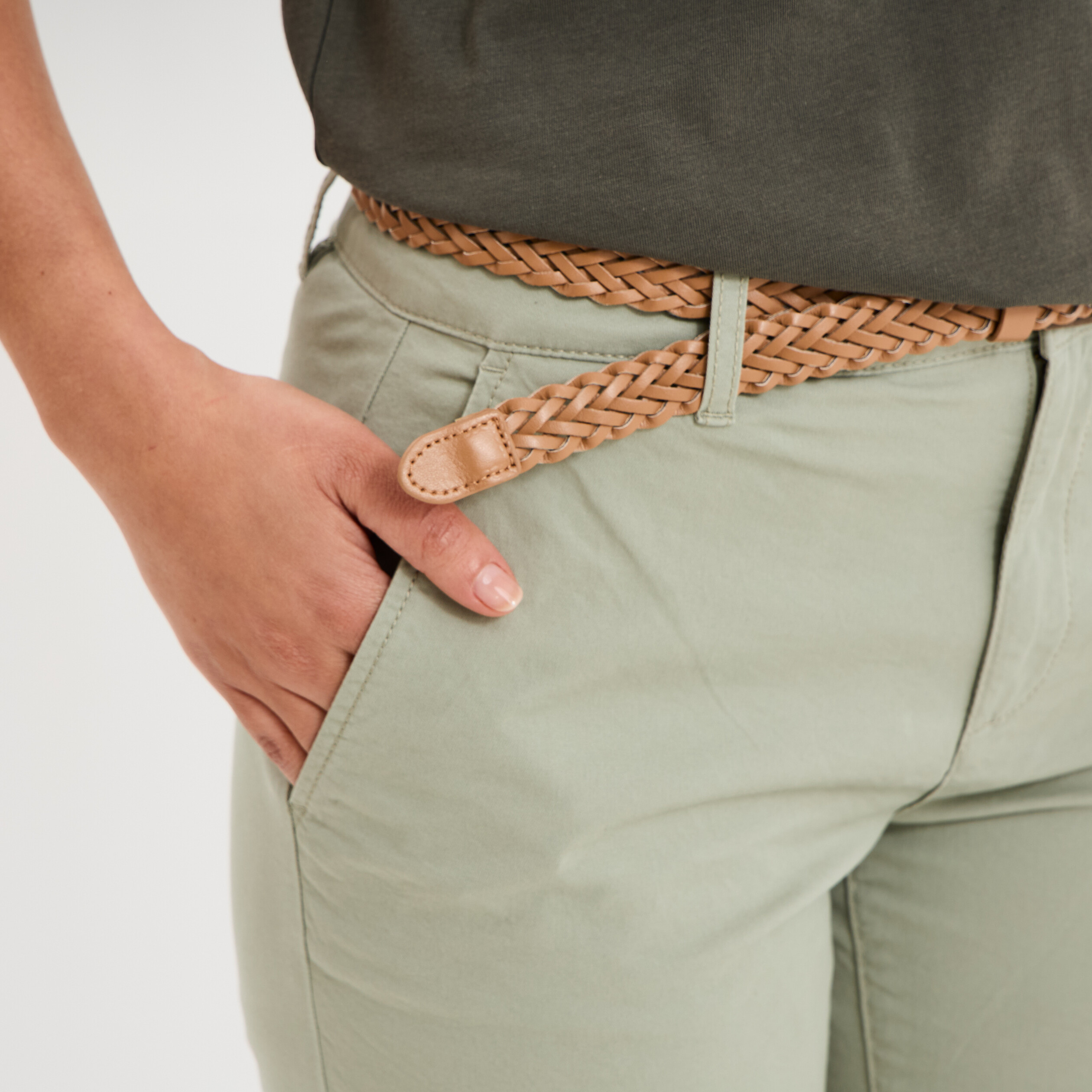pantalon chino 78eme ceinture tressee vert kaki femme Pantalon chino 7/8ème ceinture tressée vert kaki femme