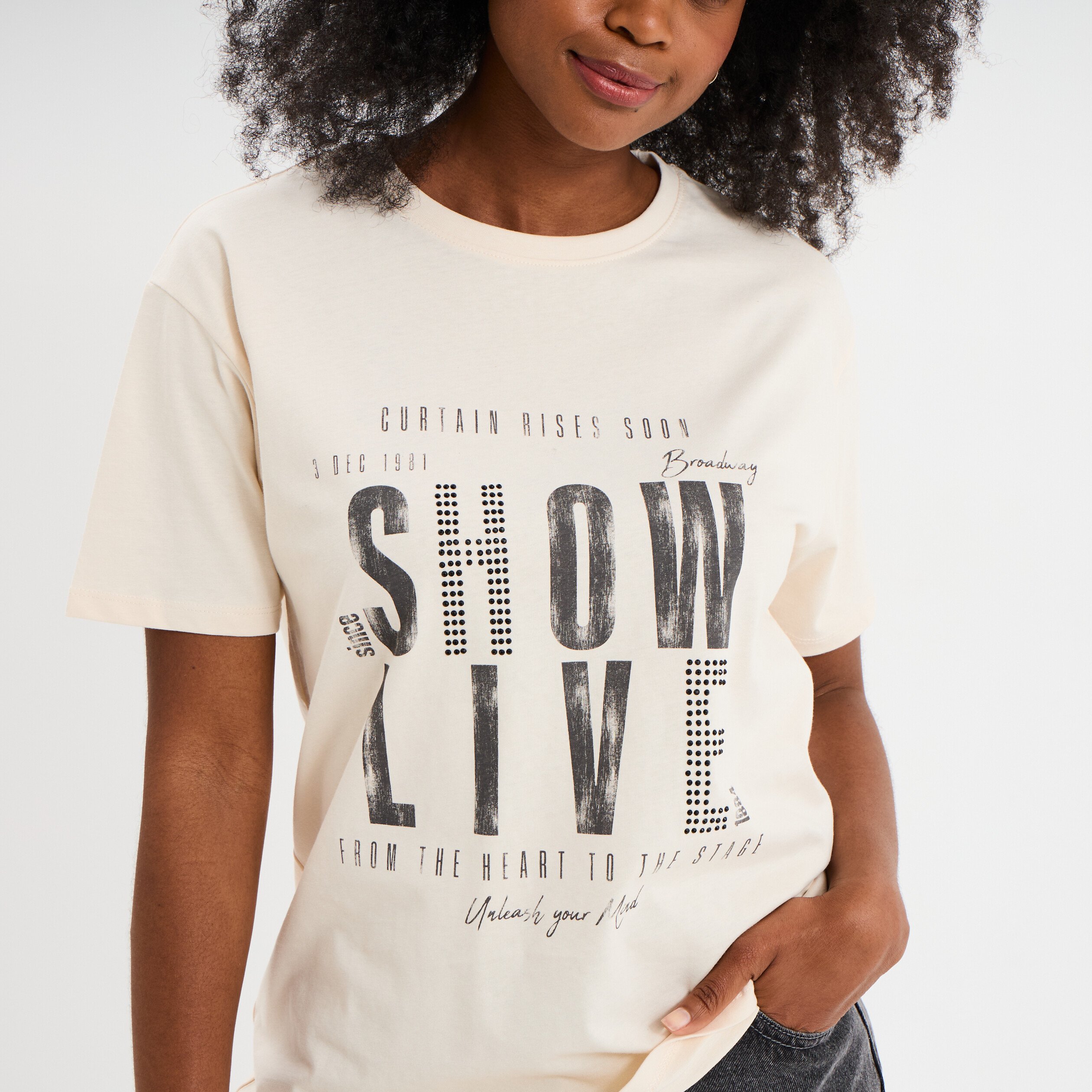 t shirt strass et manches courtes creme femme T-shirt strass et manches courtes creme femme