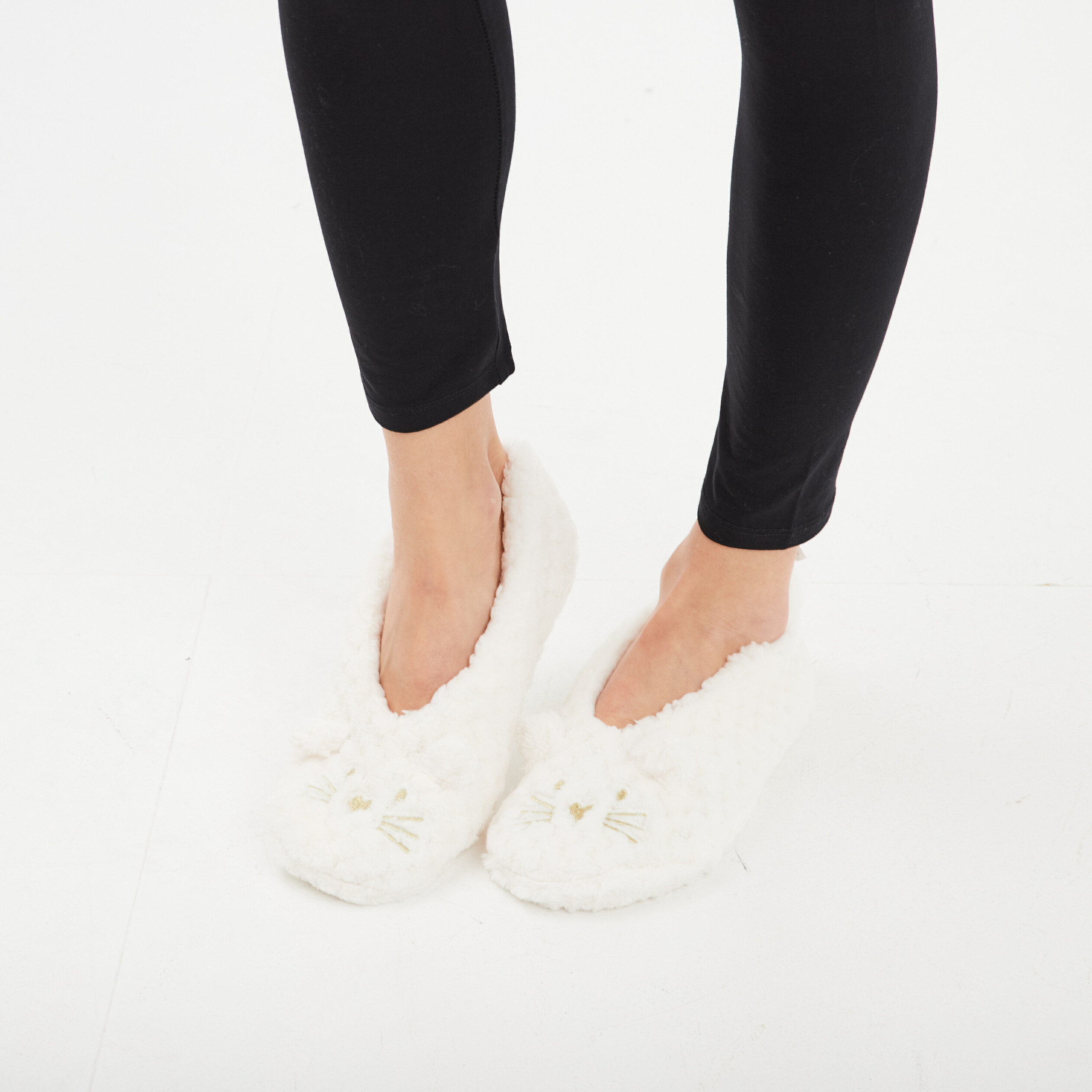 chaussons ballerines avec etui blanc femme Chaussons ballerines avec étui blanc femme