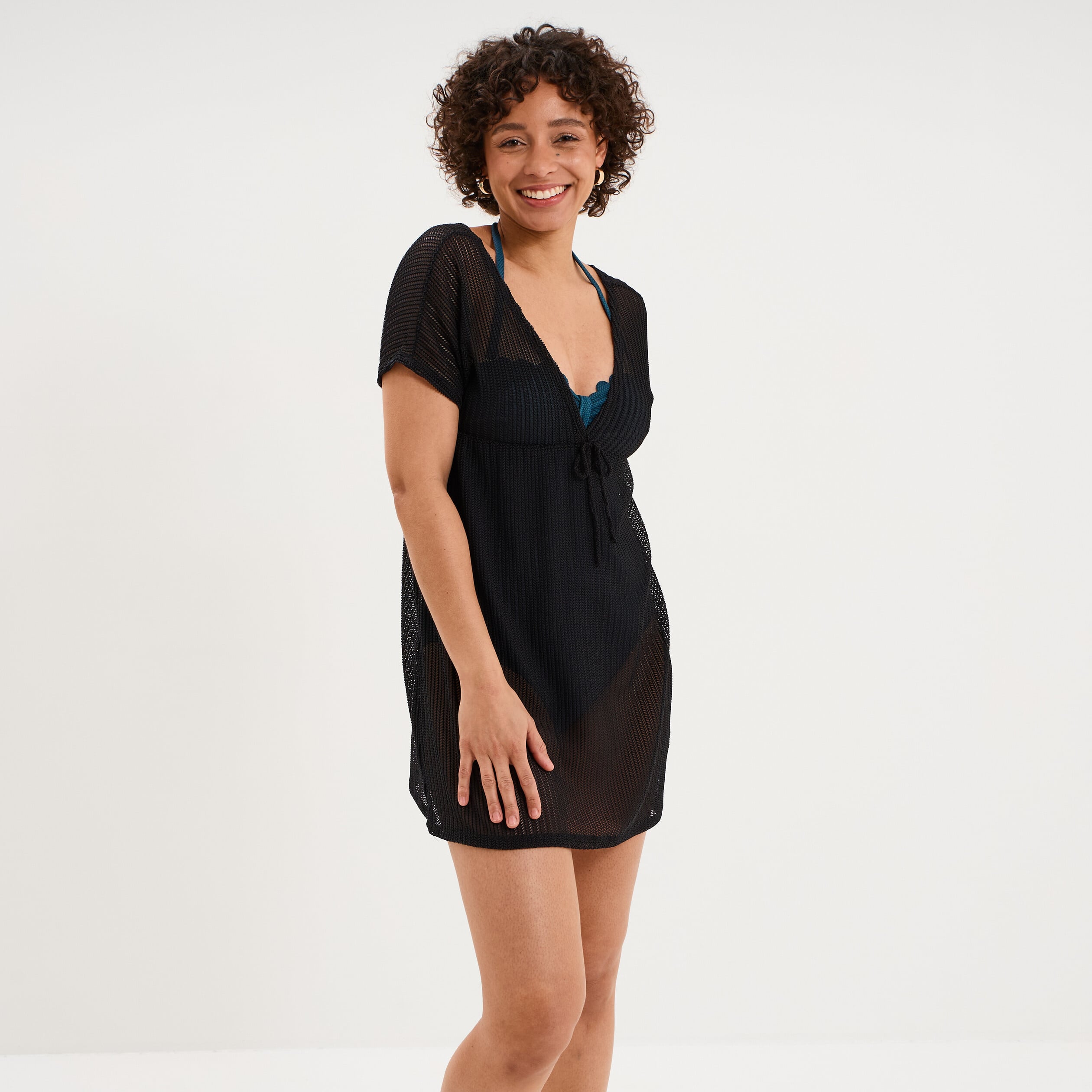 Robe de plage ajour&eacute;e col V noir femme