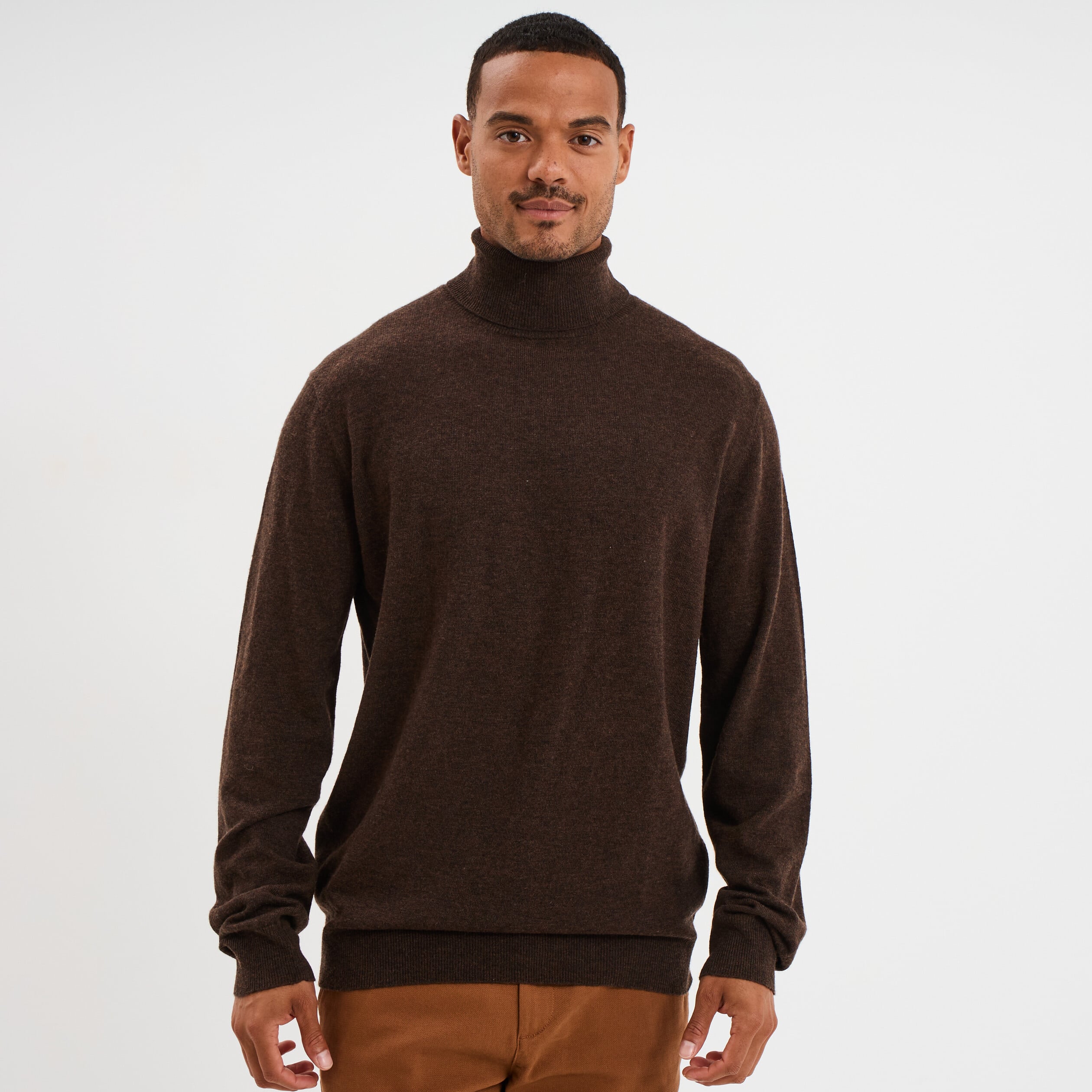 Pull col roul&eacute; manches longues marron fonc&eacute; homme