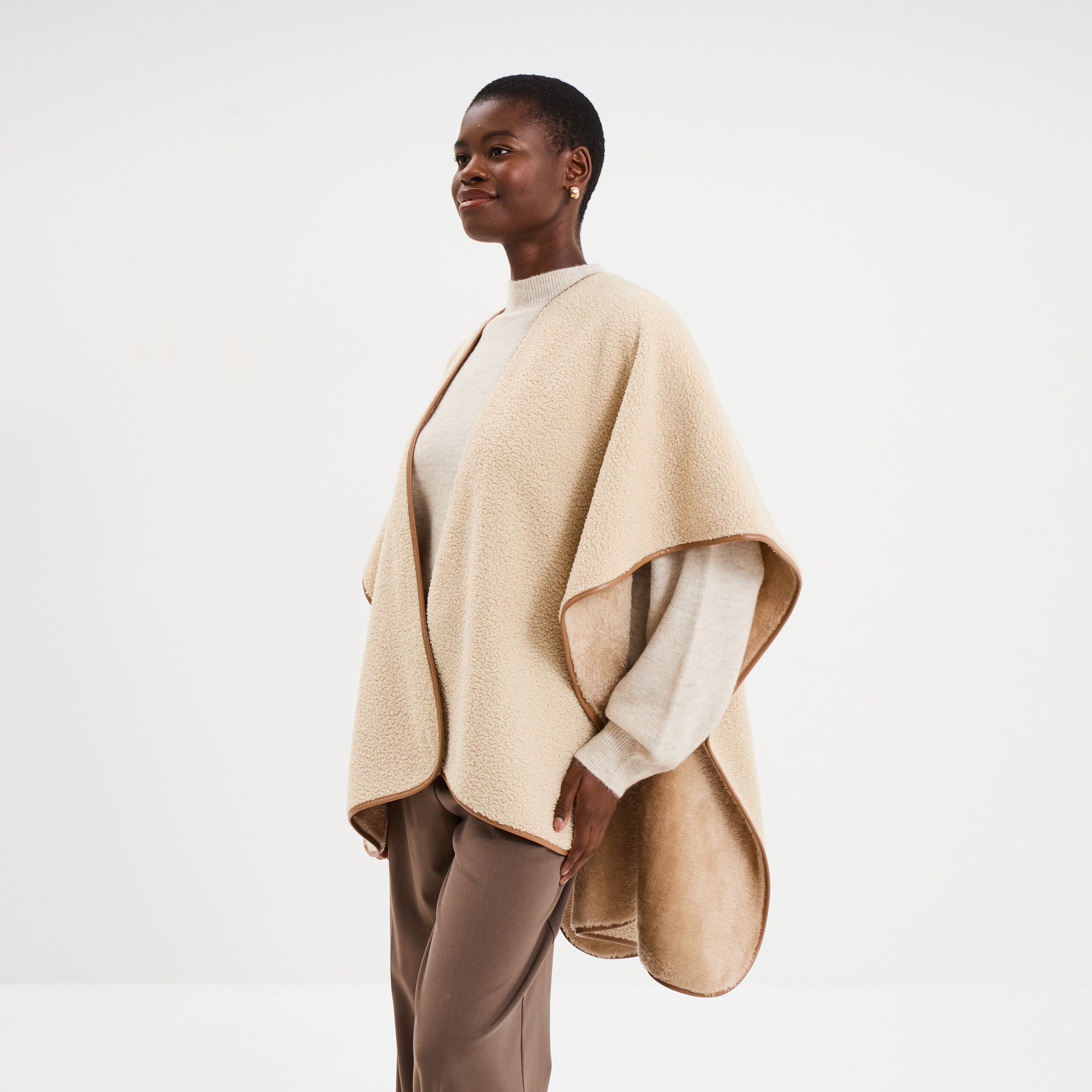 Poncho asym&eacute;trique polaire ivoire femme