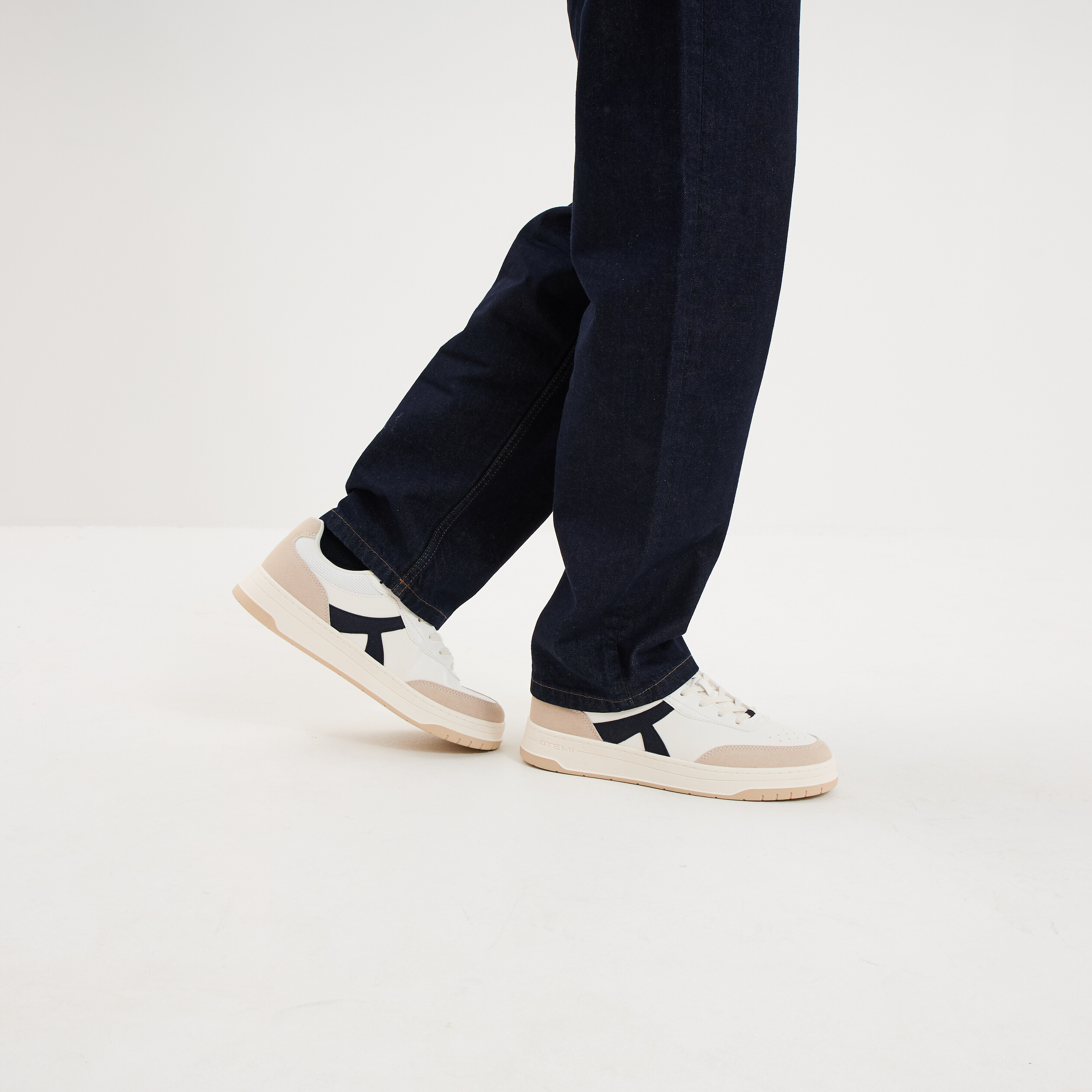 Baskets &agrave; lacets semelle plate bleu marine homme