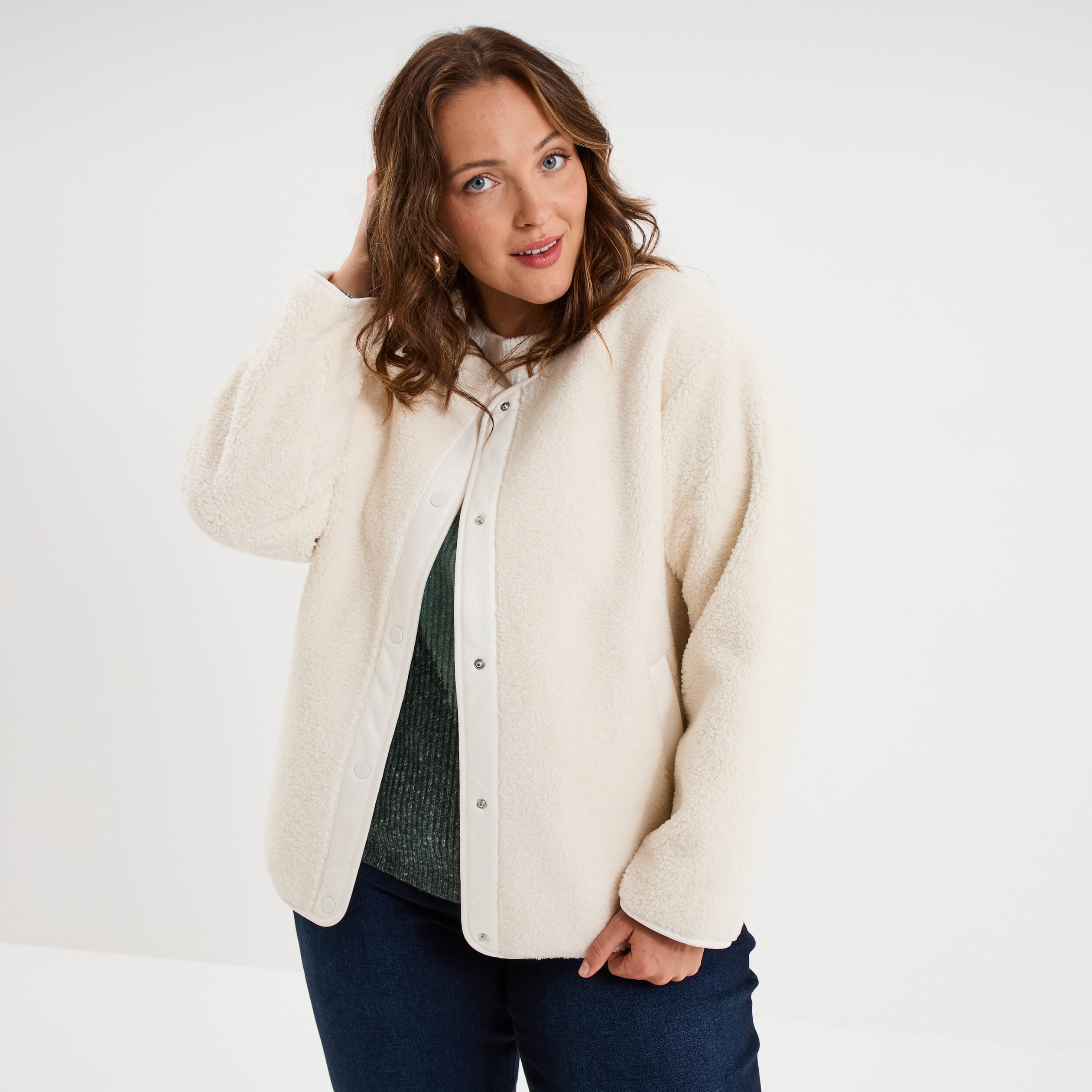 Veste effet polaire boutonn&eacute;e ecru femme grande taille