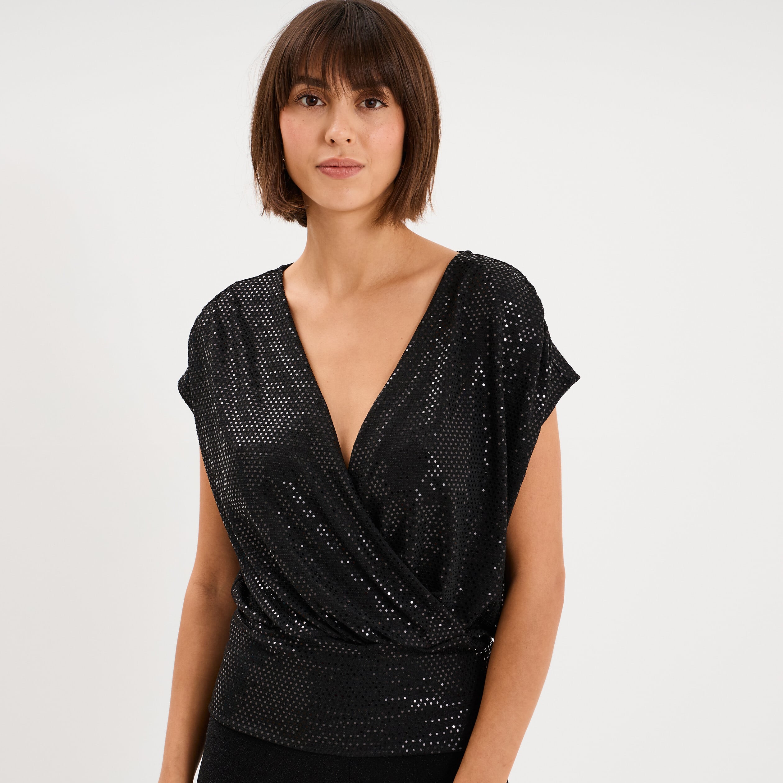 T-shirt &agrave; paillettes col cache-coeur noir femme