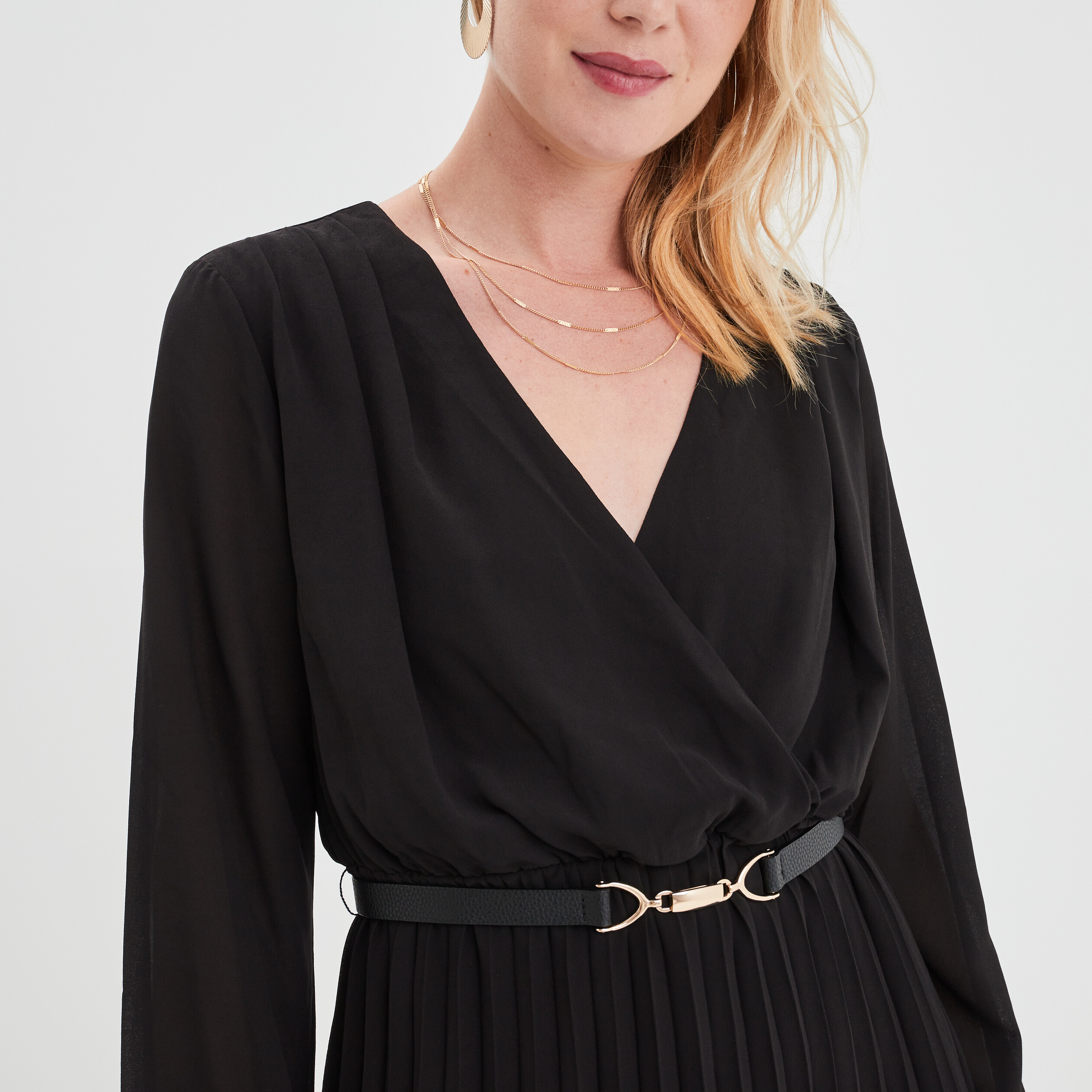 SAIBANGZI Mme Femmes Toutes Saisons Percé Ceinture en Cuir Fine Décoration  Robe Simple Ceinture Étudiantes Black 105Cm : : Mode