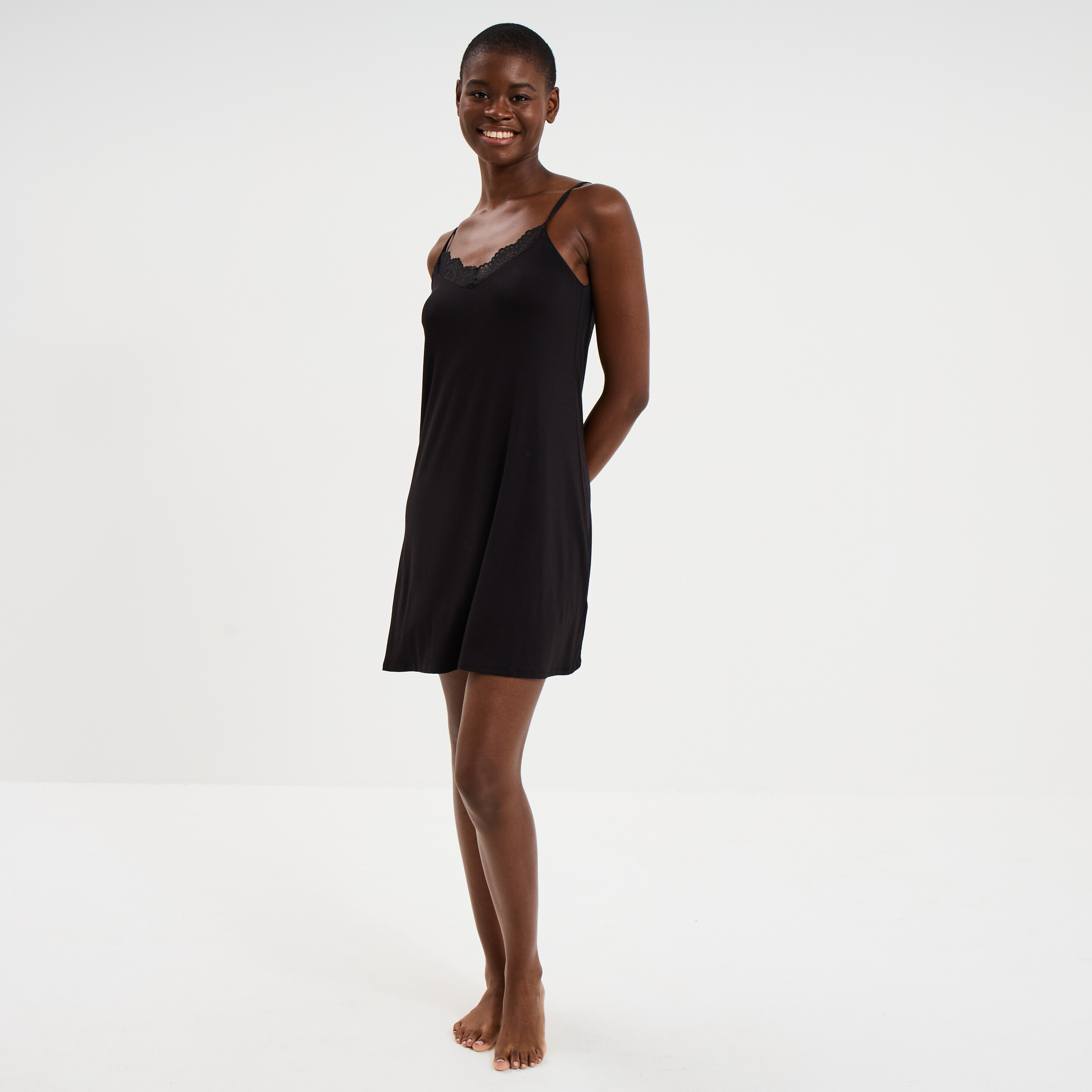 Nuisette courte d&eacute;tails dentelle noir femme