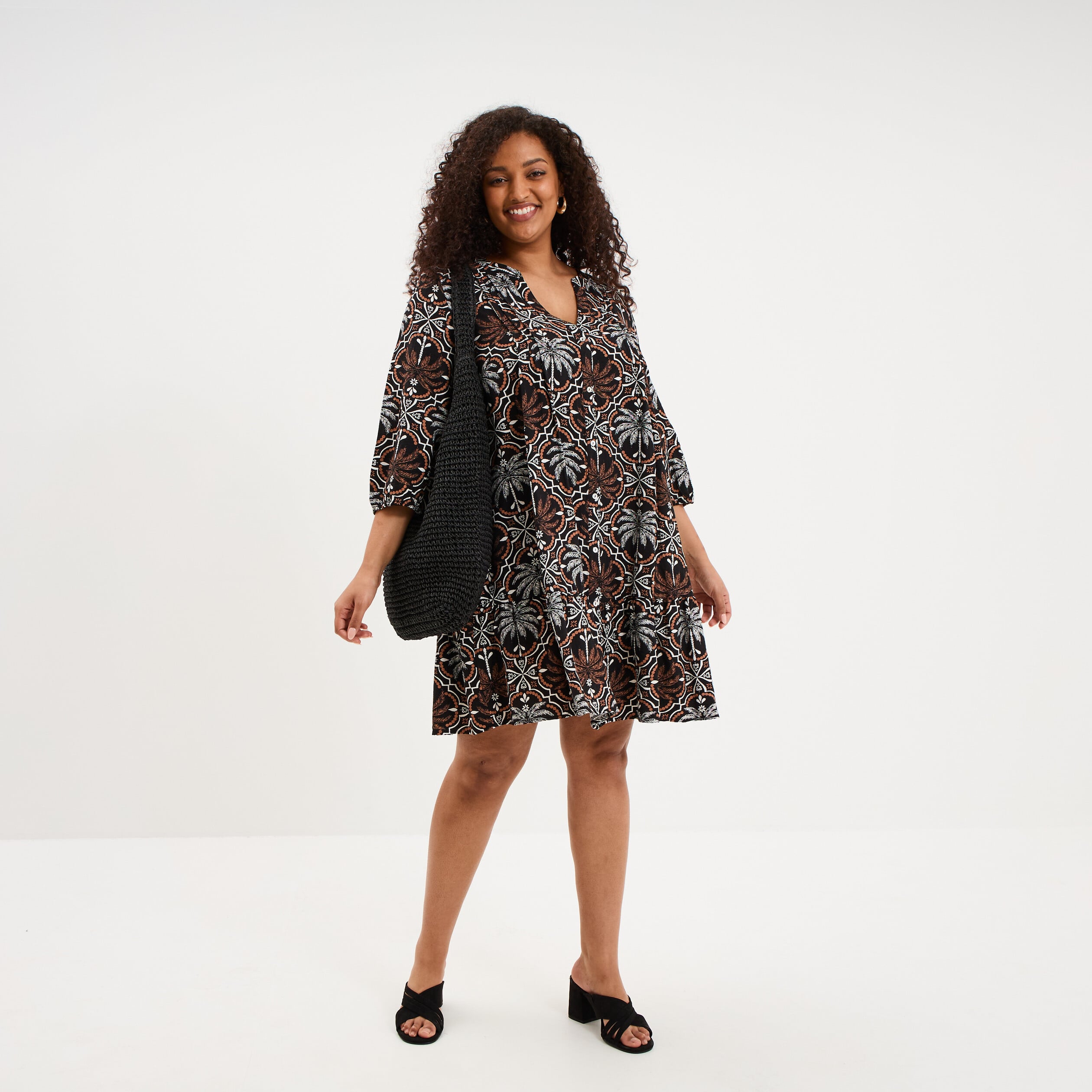 Robe courte col tunisien manches 3/4 noir femme grande taille