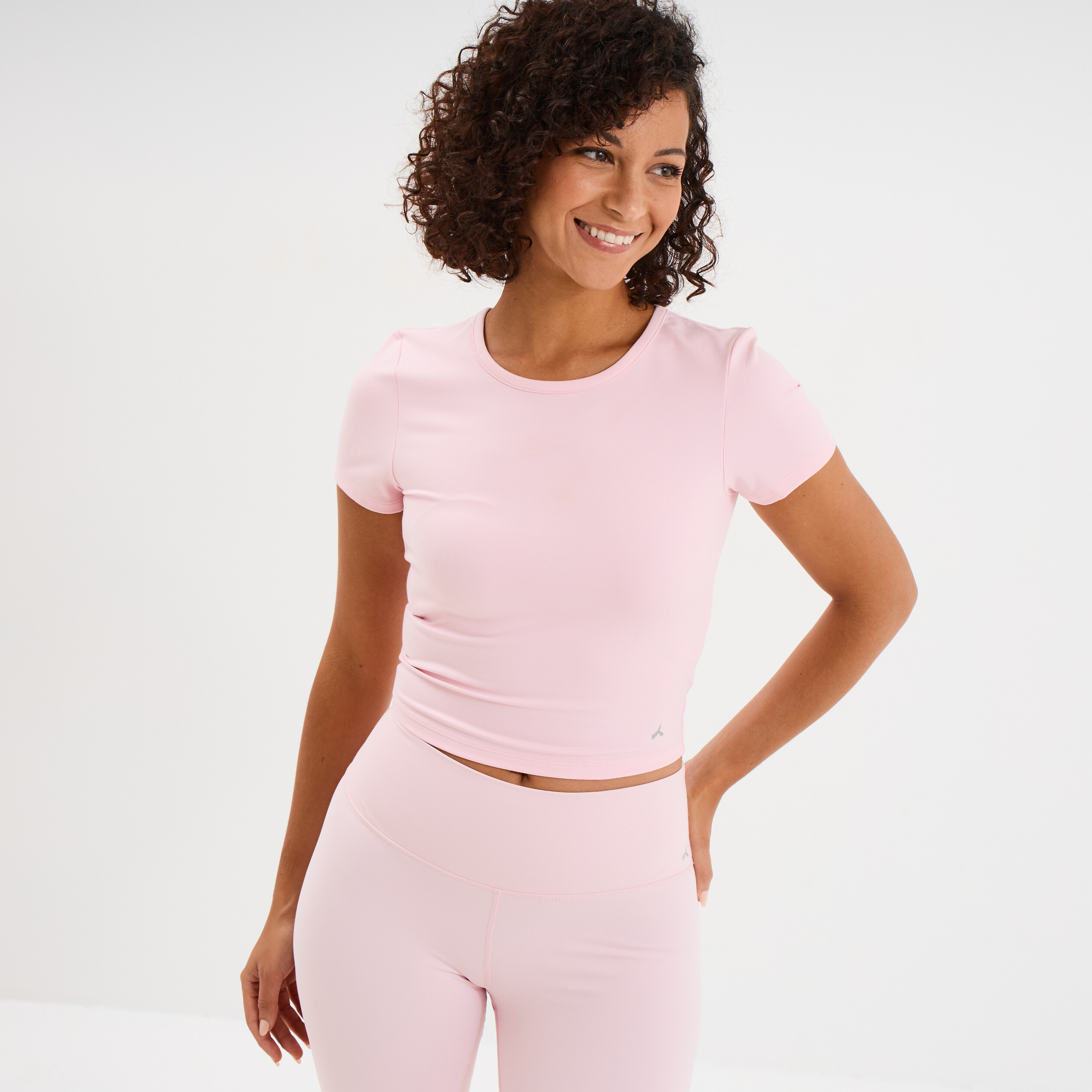 T-shirt de sport court ajust&eacute; rose clair femme