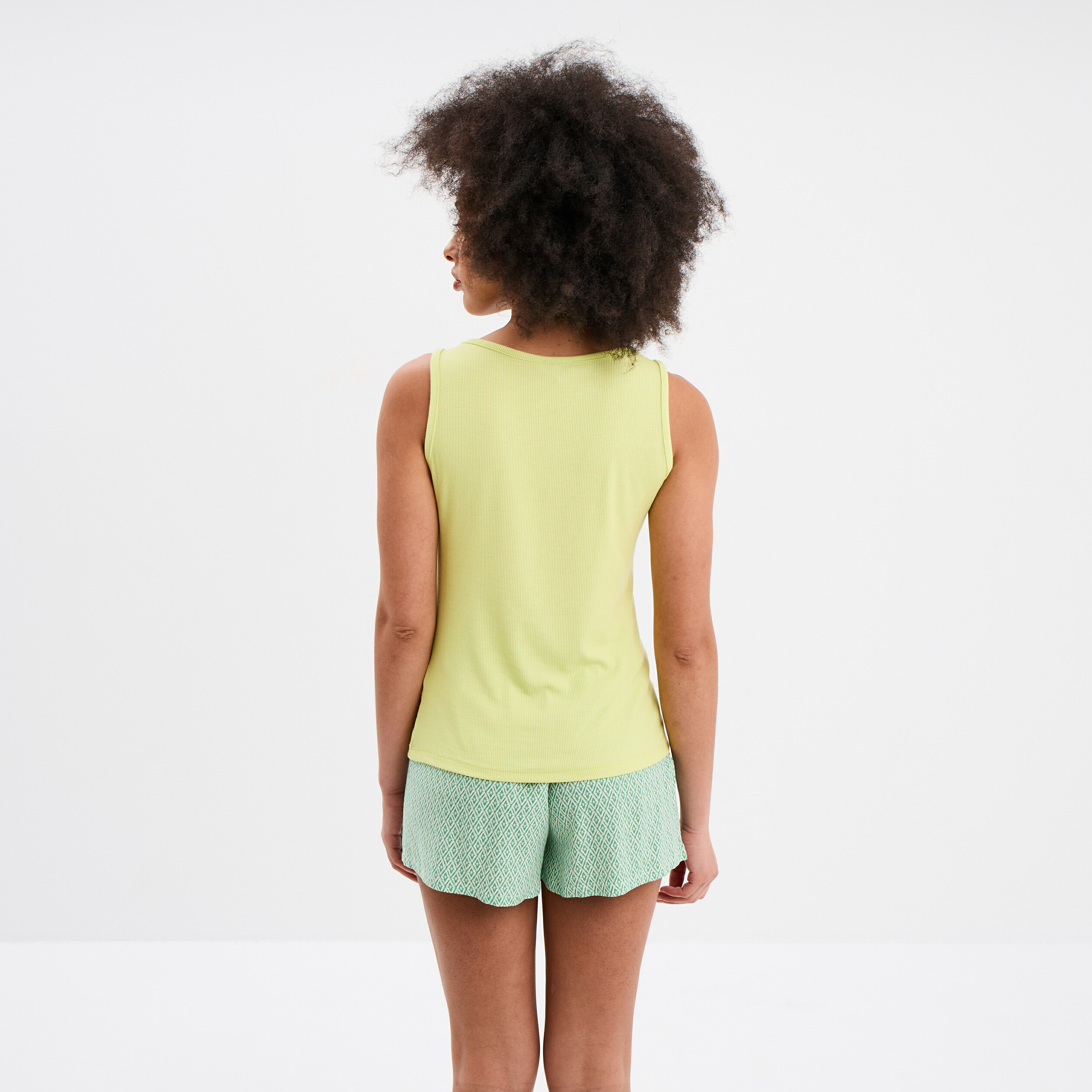 ensemble pyjama short et debardeur vert femme Ensemble pyjama short et débardeur vert femme