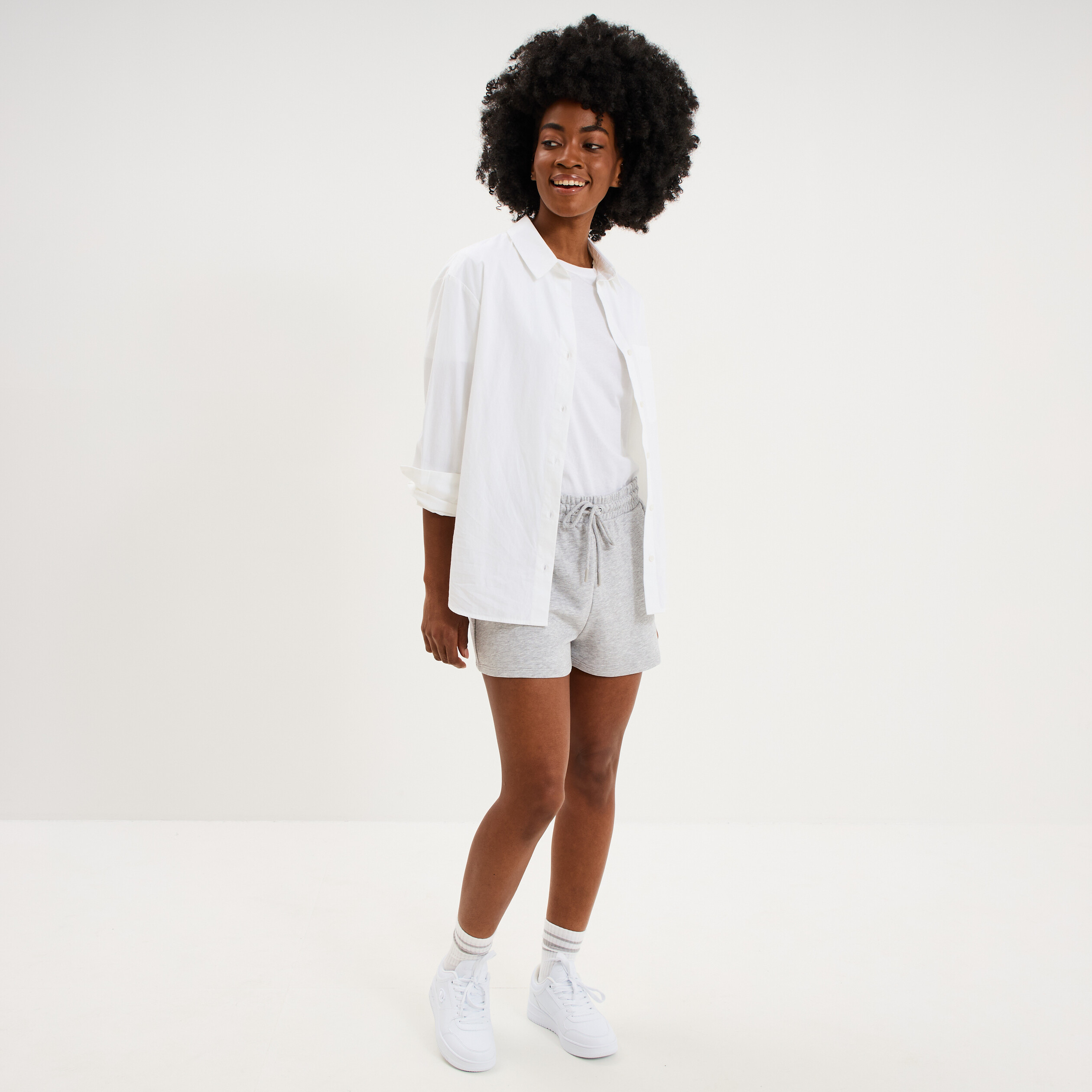 Short de jogging molletonn&eacute; ajust&eacute; gris clair femme