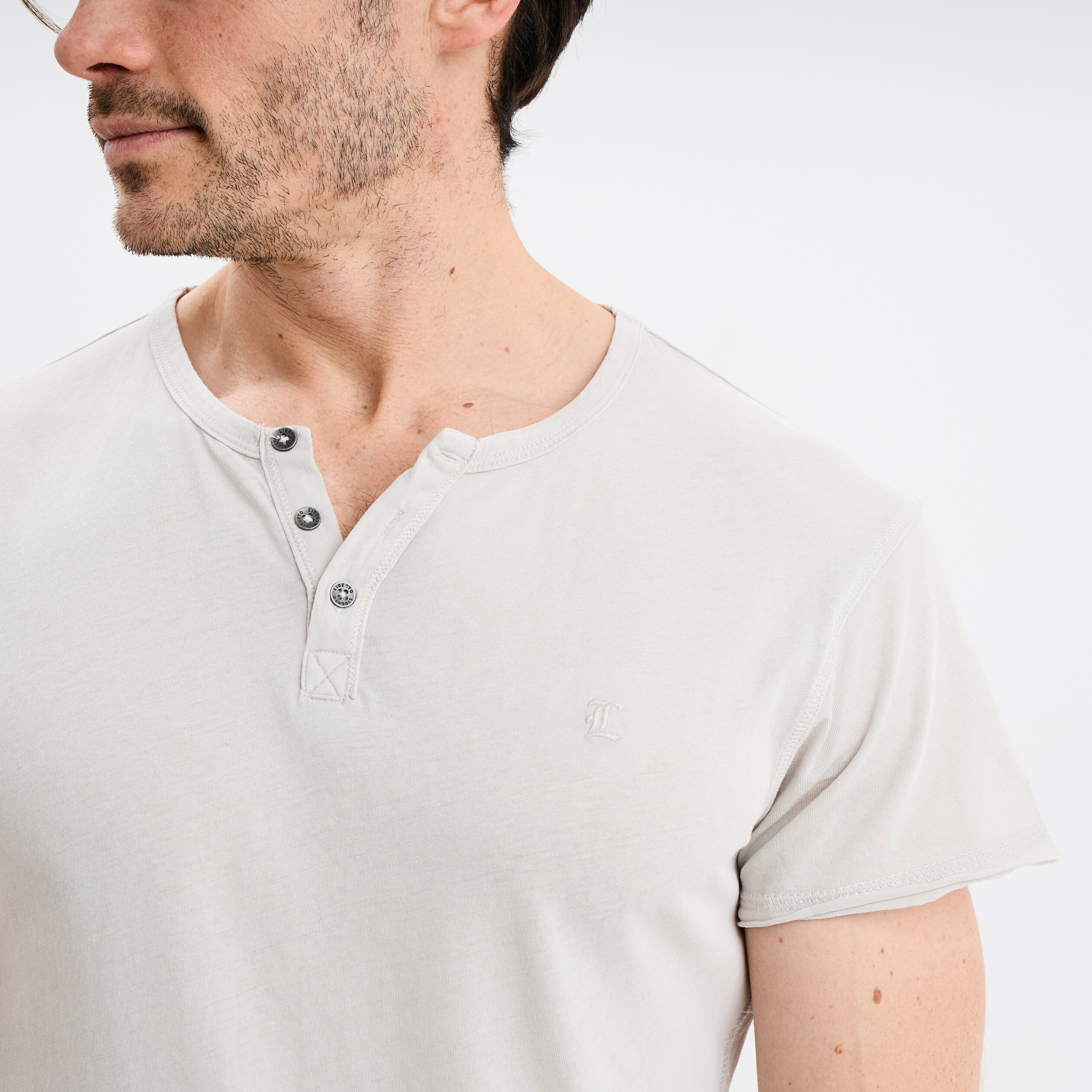 t shirt col tunisien manches courtes gris clair homme T-shirt col tunisien manches courtes gris clair homme