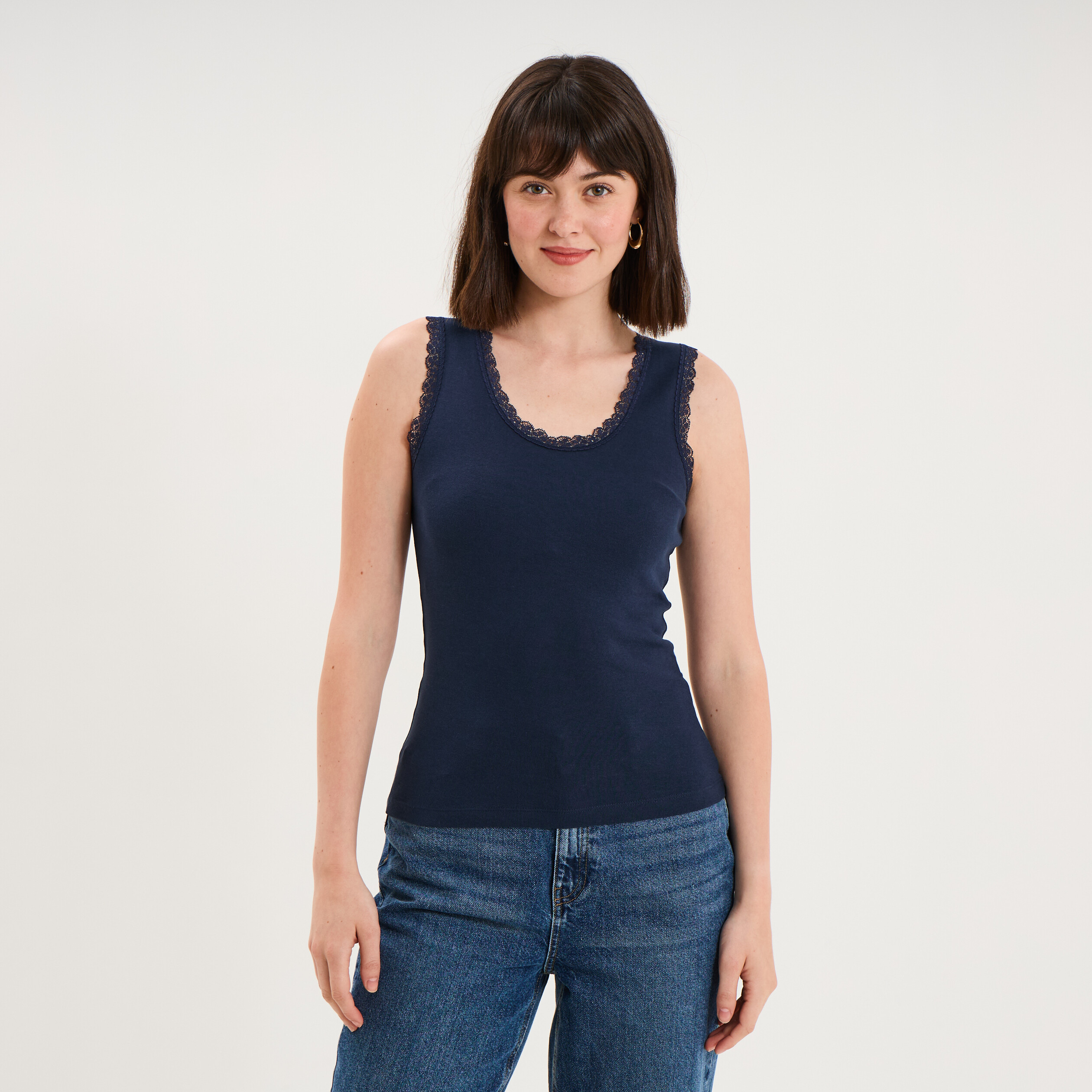 D&eacute;bardeur coton bords dentelle bleu marine femme