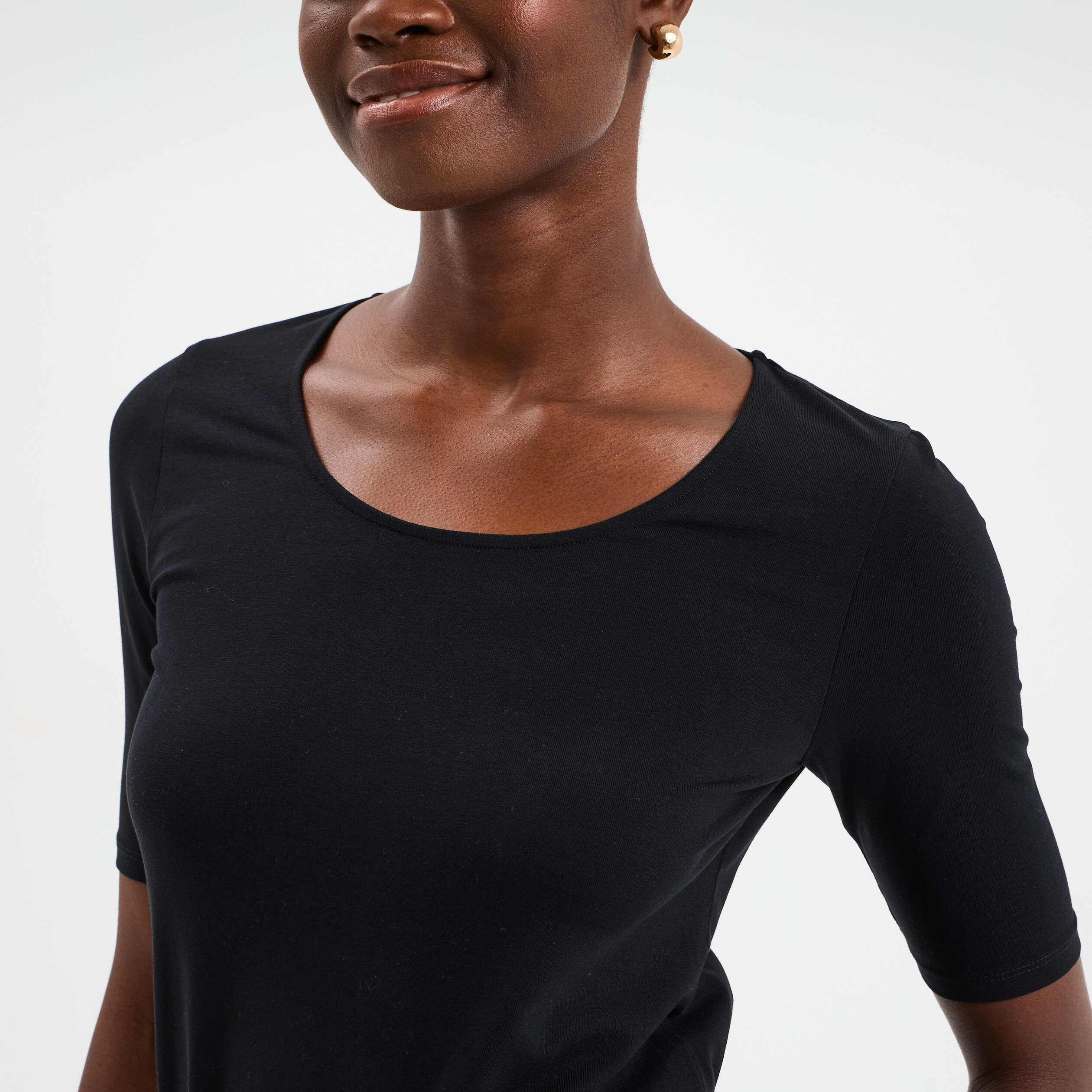Body ajust&eacute; manches courtes noir femme