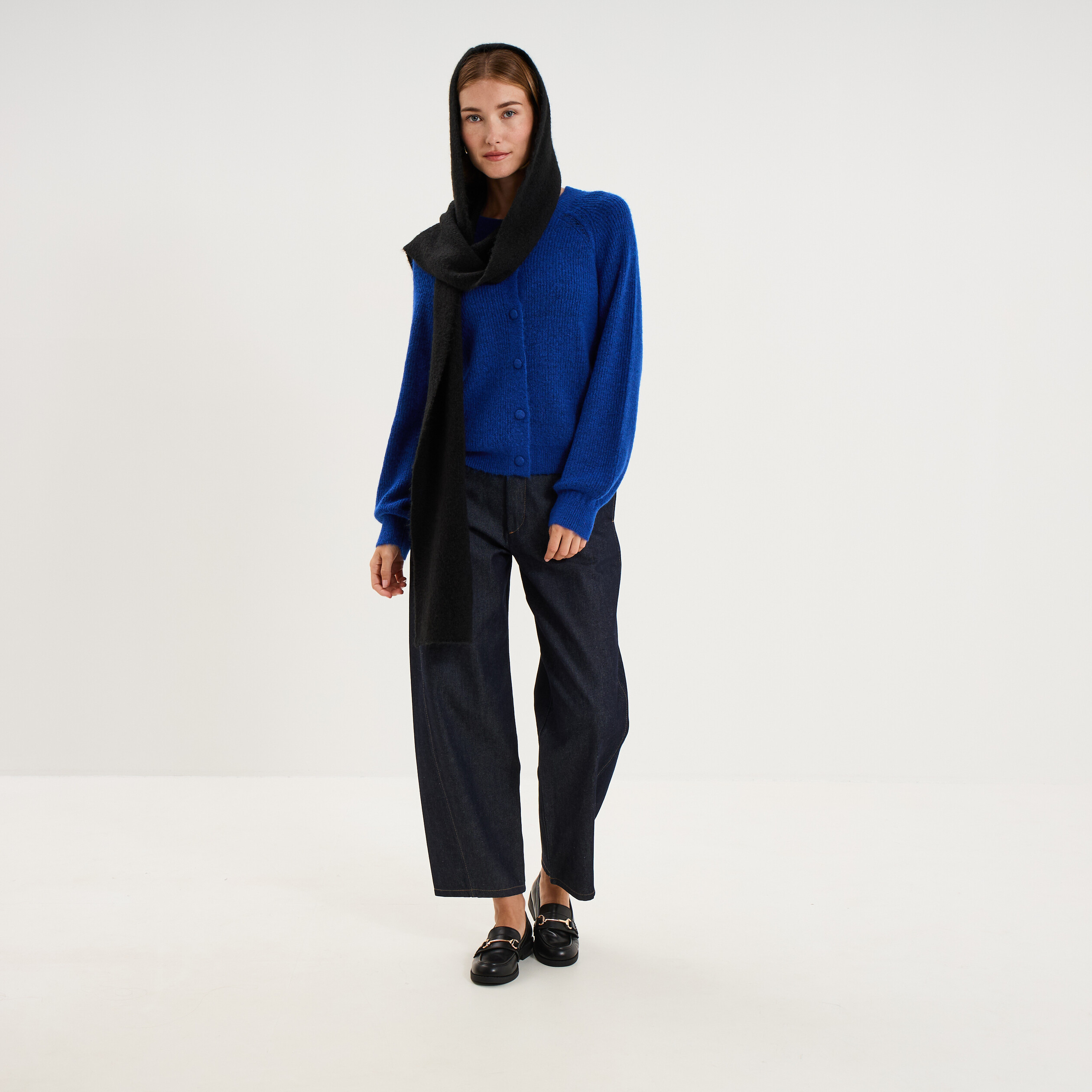 Gilet cardigan col rond boutonn&eacute; bleu roi femme