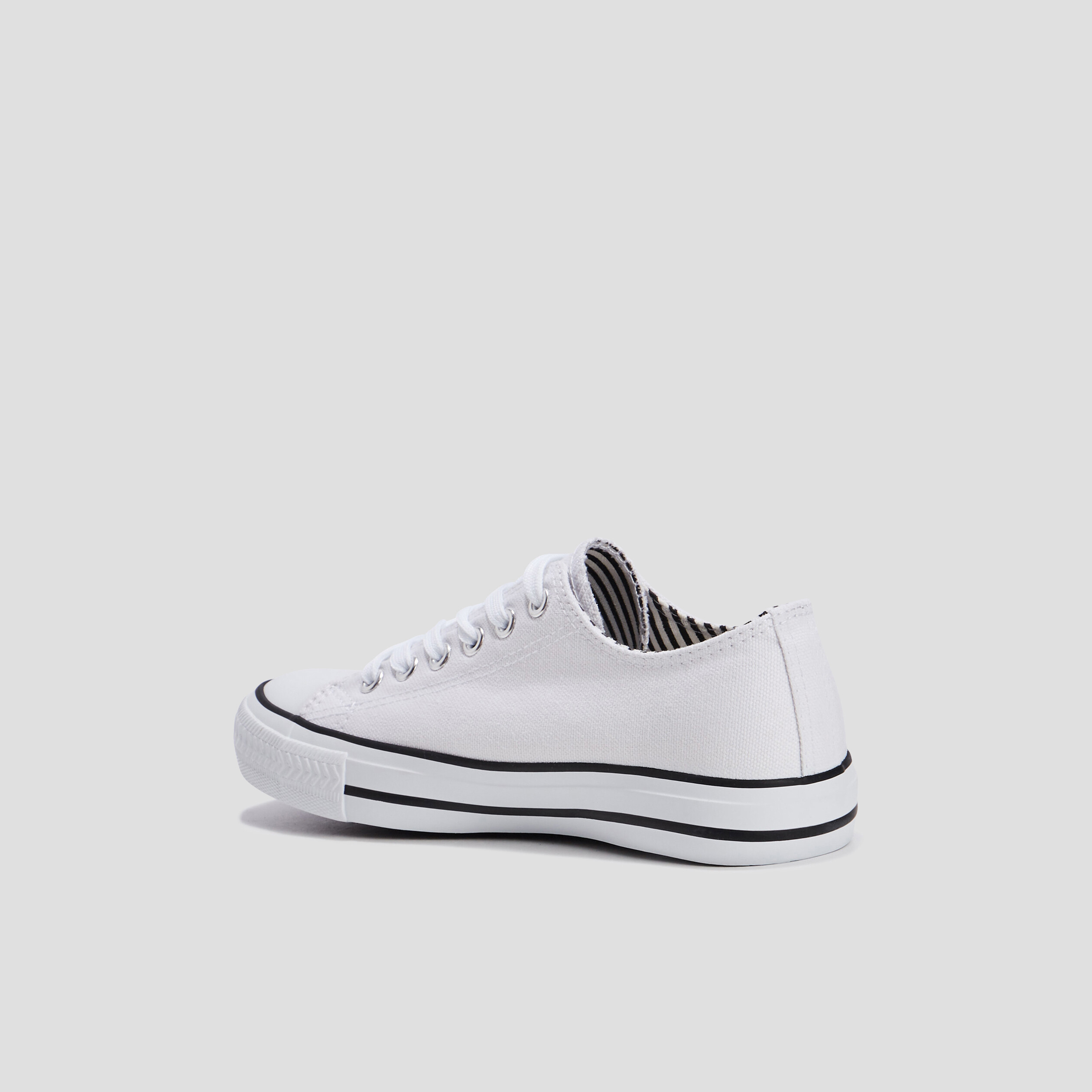 tennis en toile a lacets blanc femme Tennis en toile à lacets blanc femme