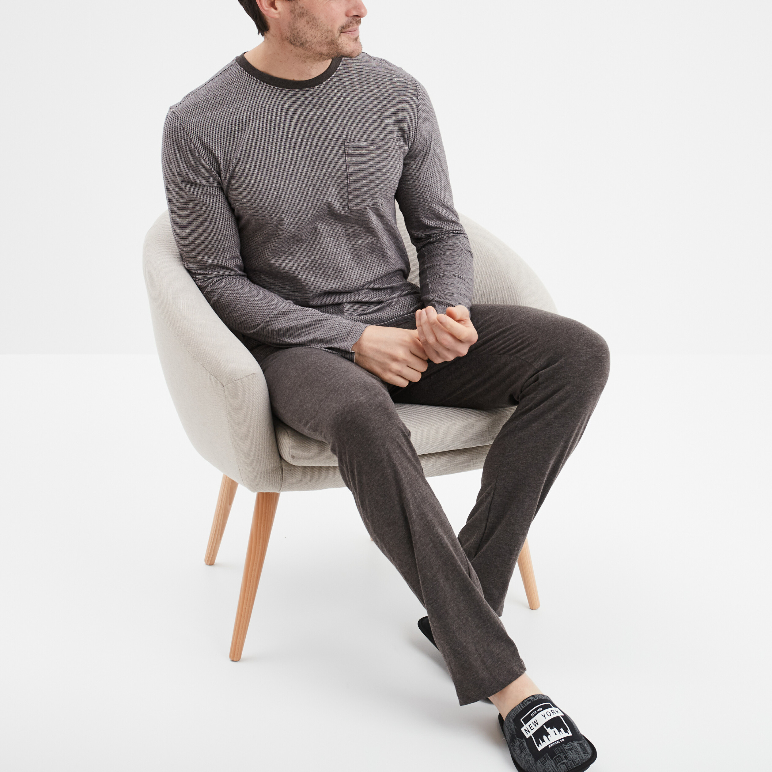 ensemble pyjama pantalon 2 pieces gris fonce homme Ensemble pyjama pantalon 2 pièces gris foncé homme