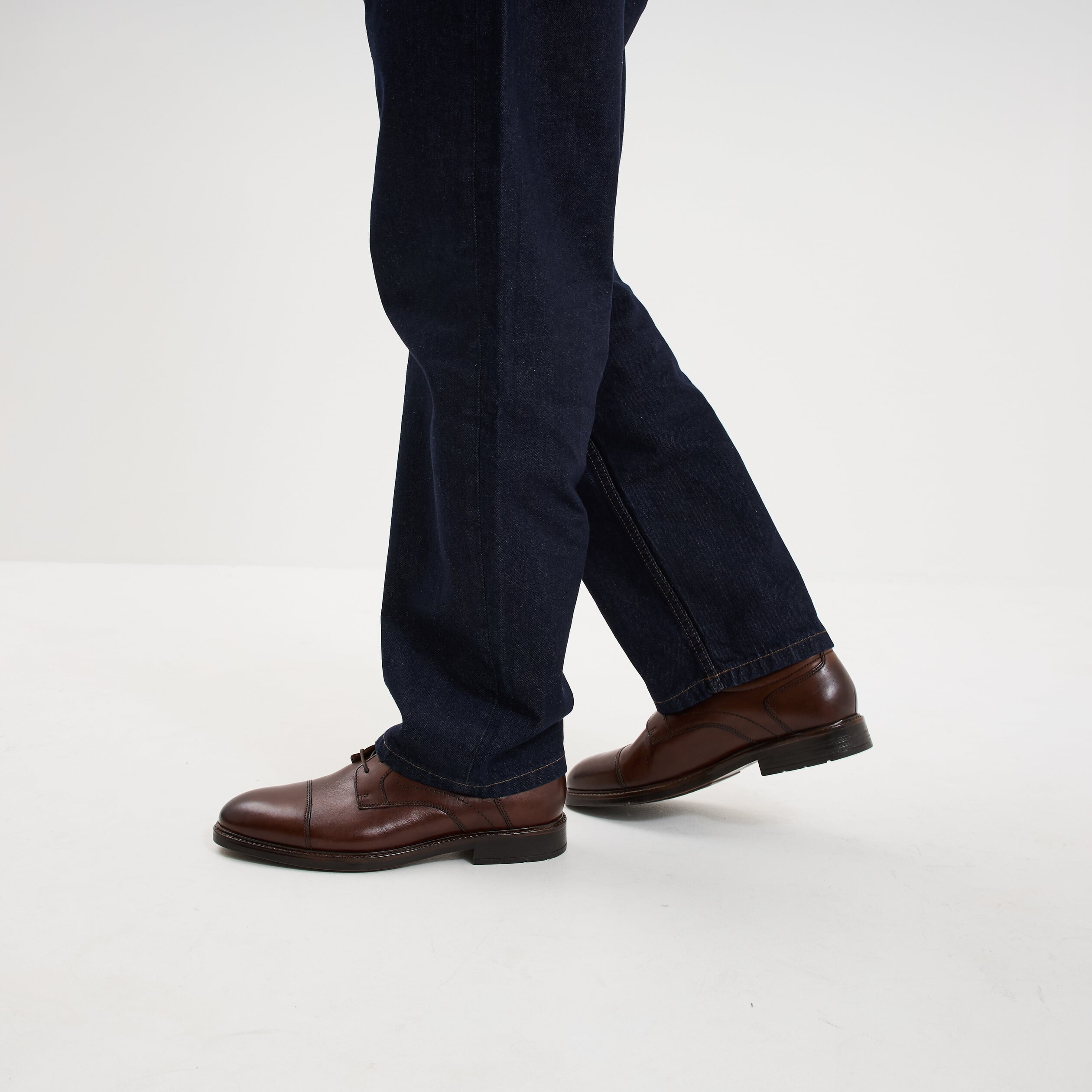 Derbies en cuir &agrave; bout rond marron homme