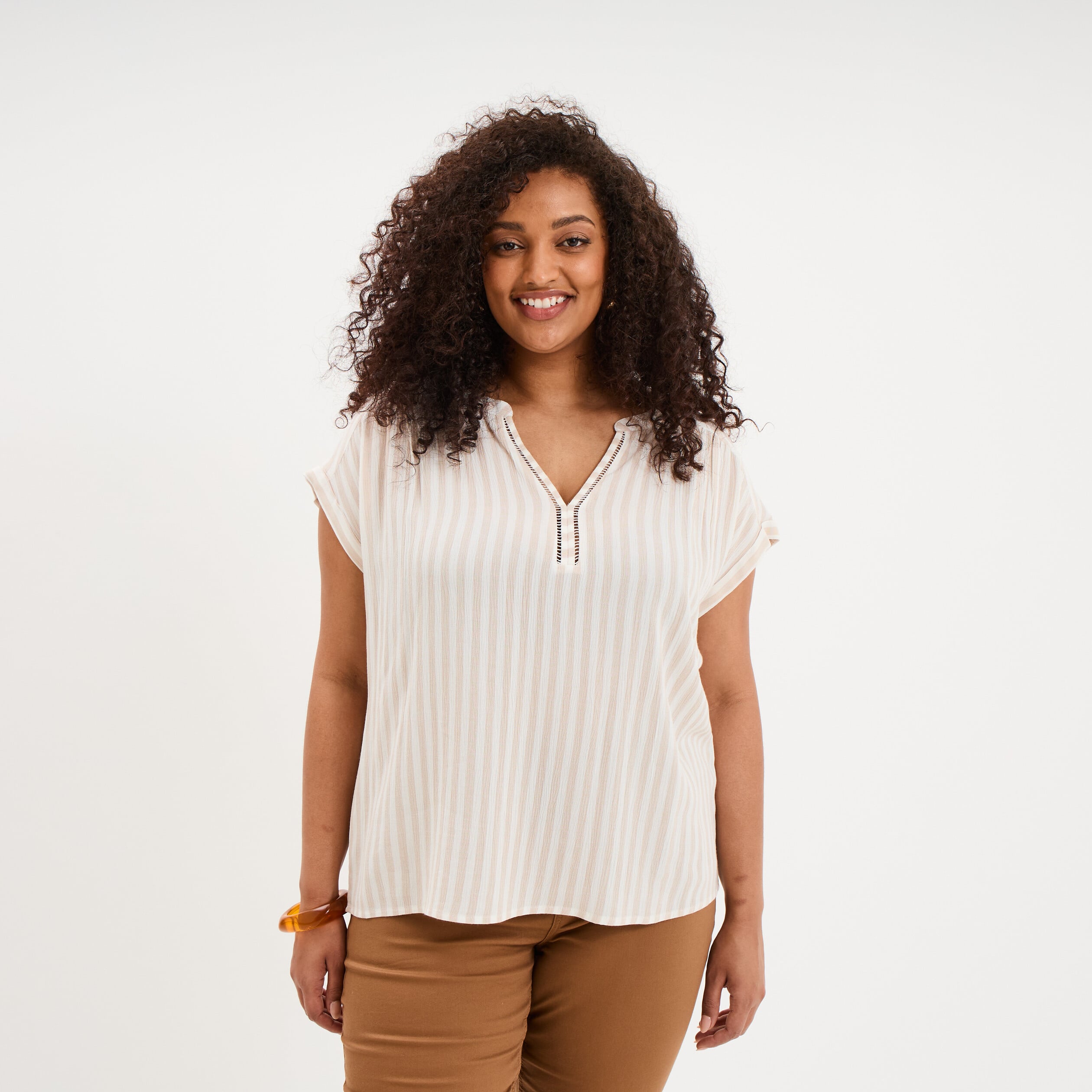 Blouse col en V manches courtes beige femme grande taille