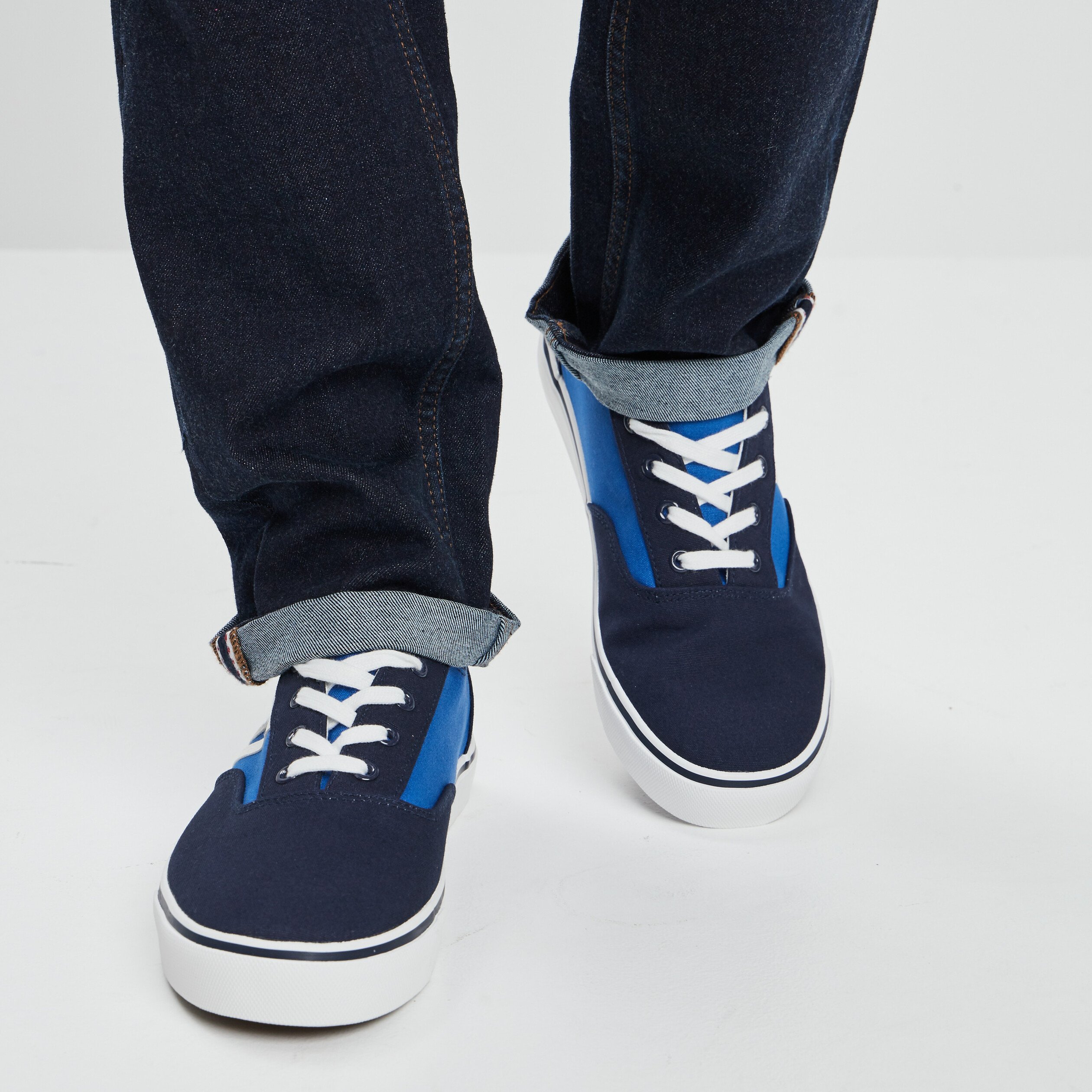 Tennis en toile à lacets bleu homme