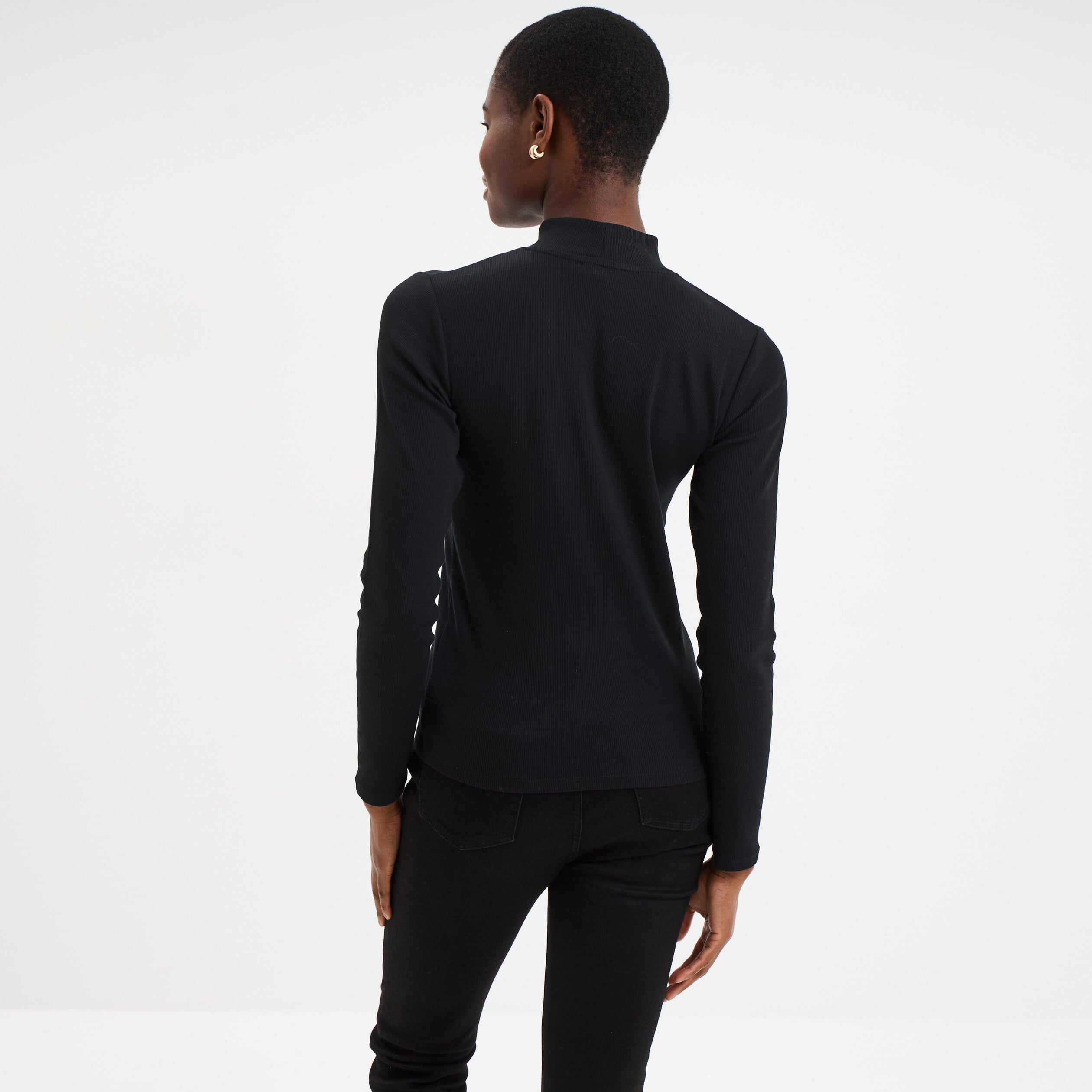 T-shirt ajust&eacute; col montant noir femme