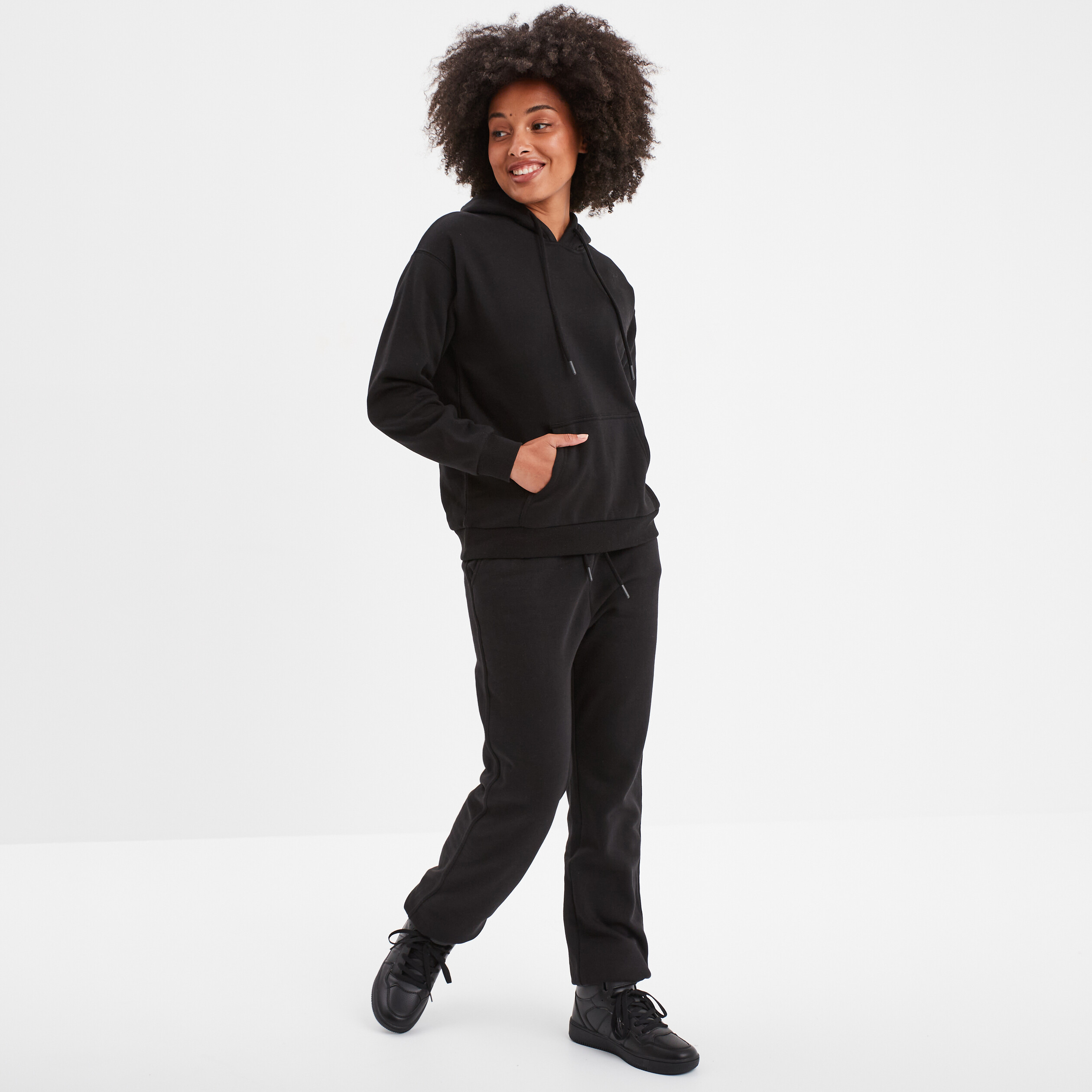 sweat hoodie molleton a capuche noir femme Sweat hoodie molleton à capuche noir femme