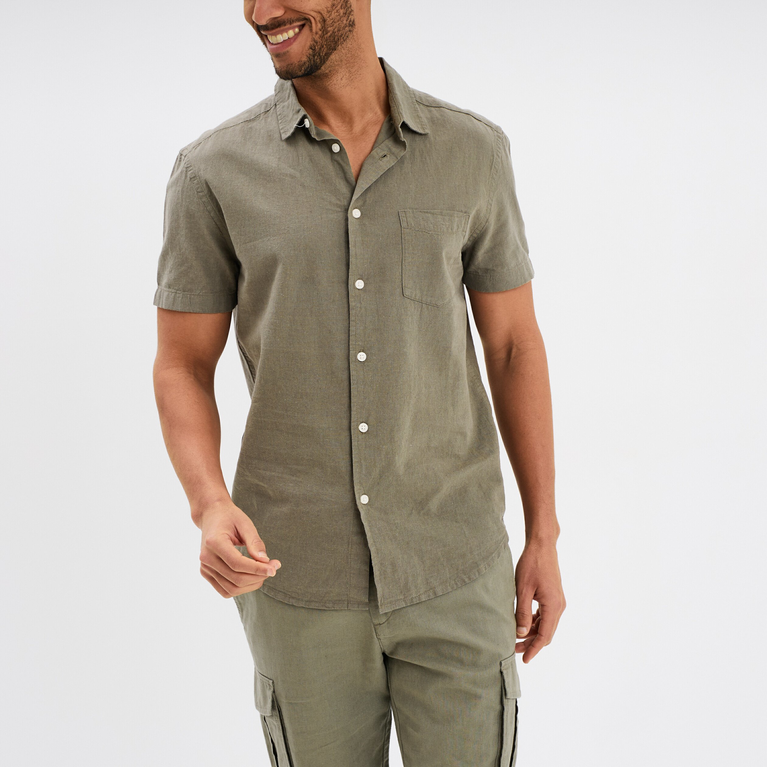 chemise manches courtes lin melange vert kaki homme Chemise manches courtes lin mélangé vert kaki homme
