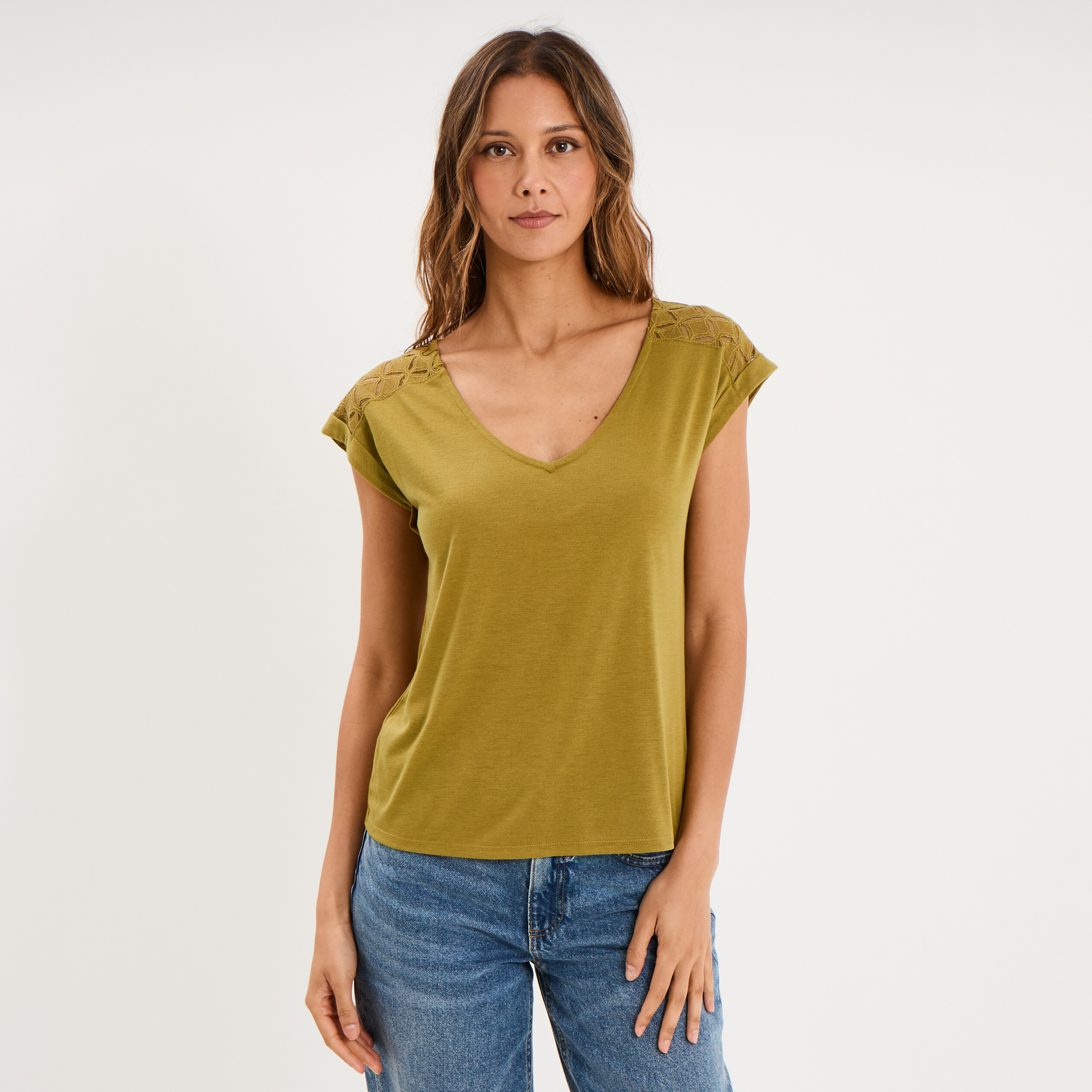 T-shirt col en V ajour&eacute; &eacute;paules et dos vert olive femme