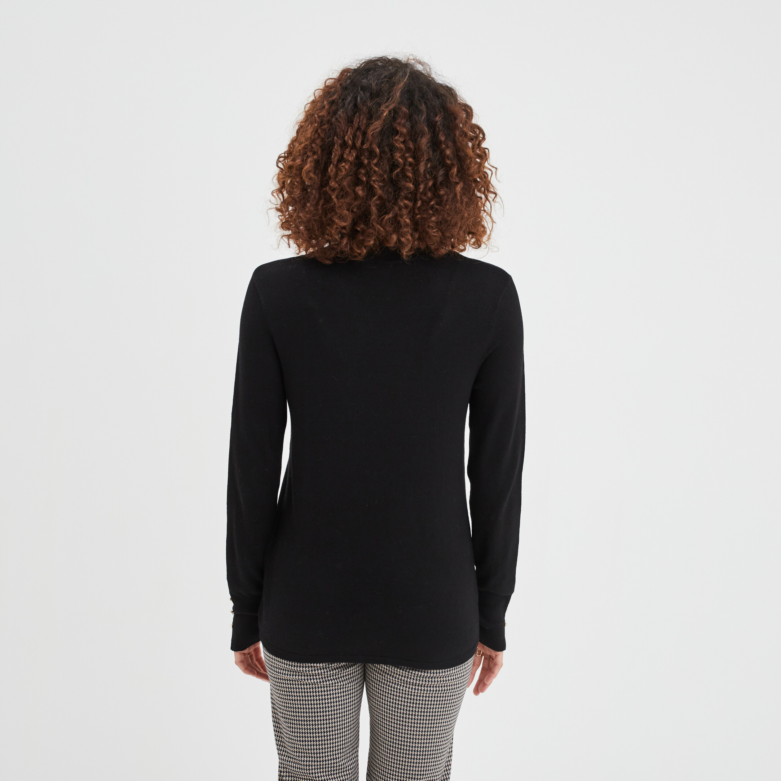 Pull col roulé boutons aux poignets noir femme
