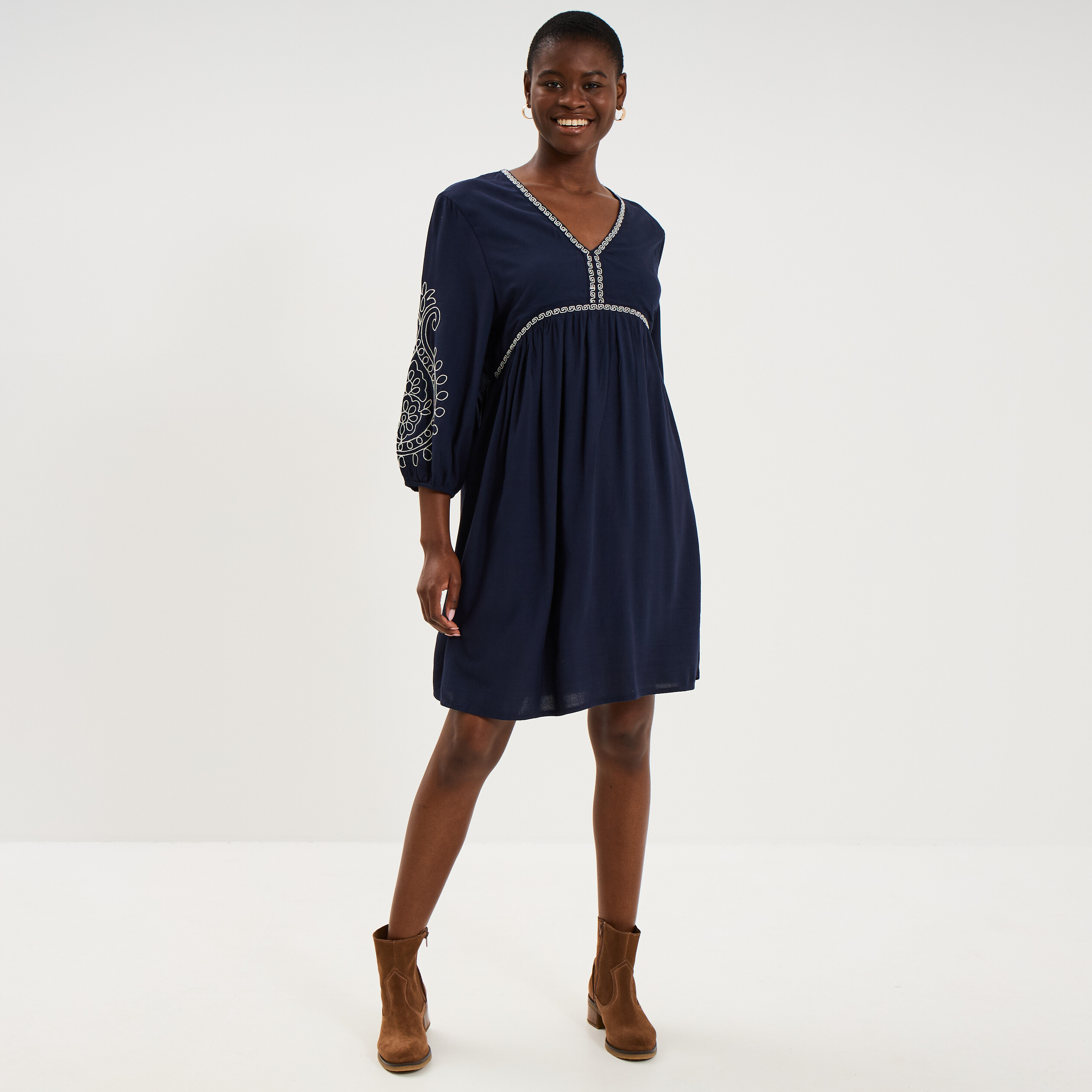Robe courte brod&eacute;e manches 3/4 bleu fonc&eacute; femme