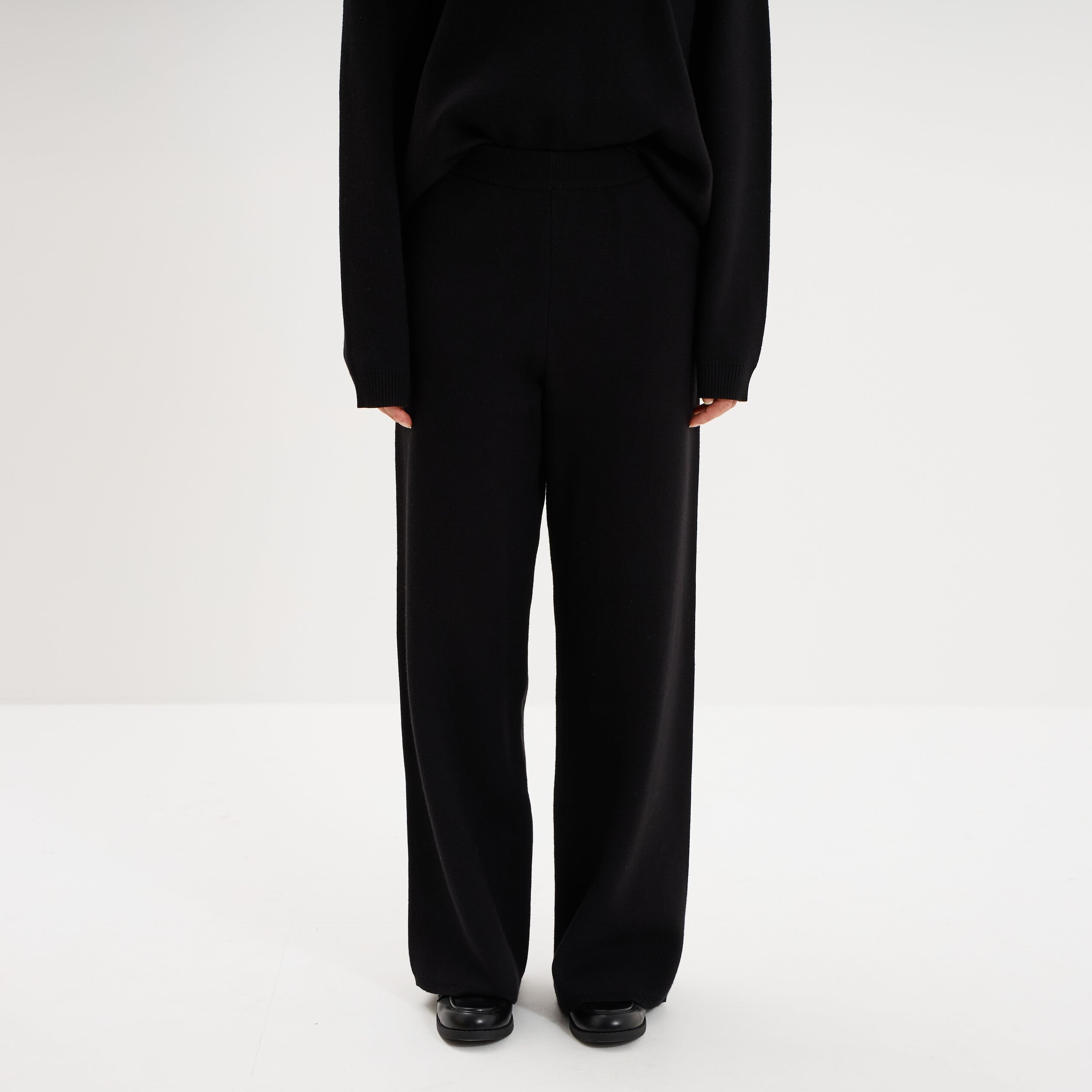 Pantalon large en maille cropped noir femme