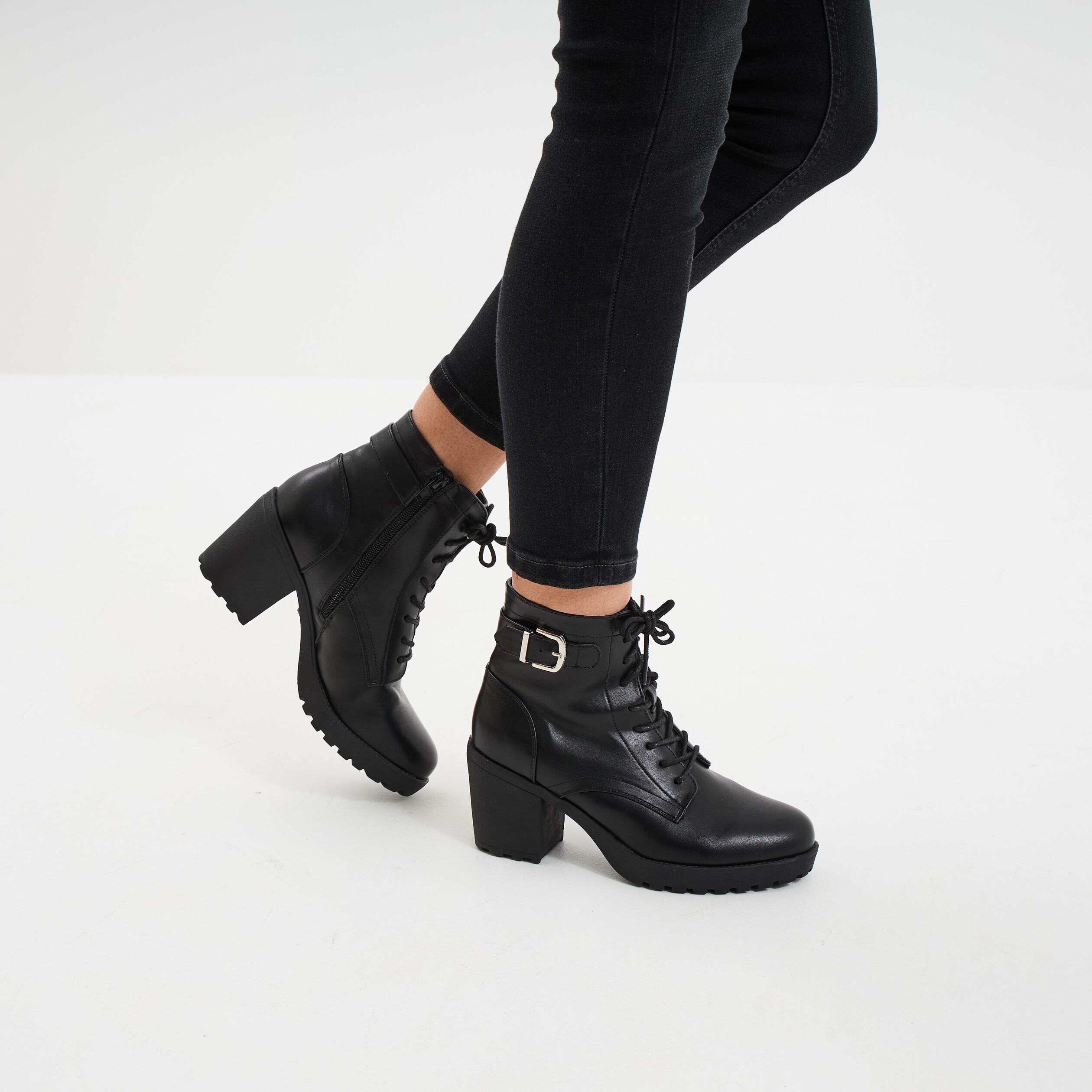 Boots &agrave; lacets et talons 5 cm noir femme