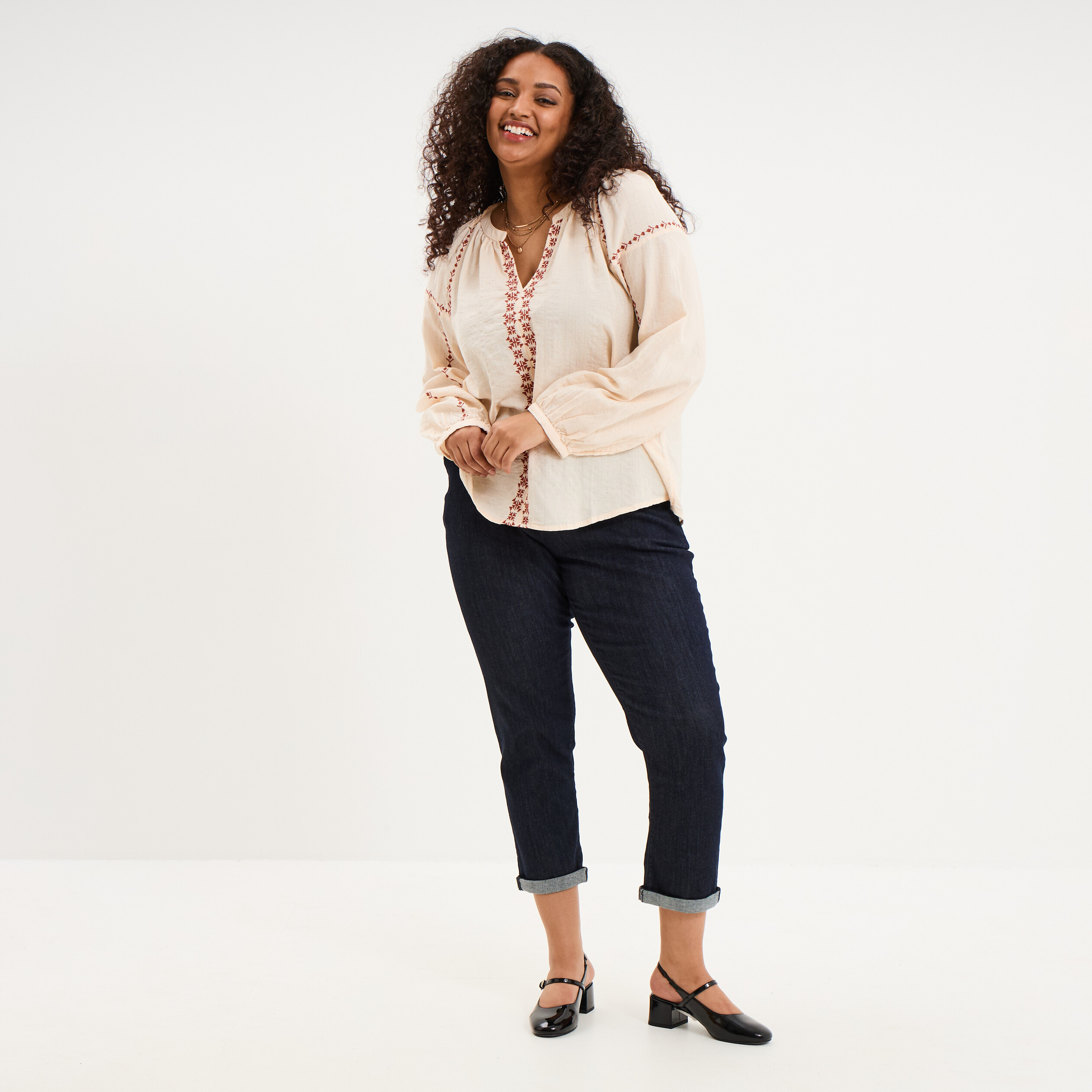 Blouse brod&eacute;e manches longues coton beige femme grande taille