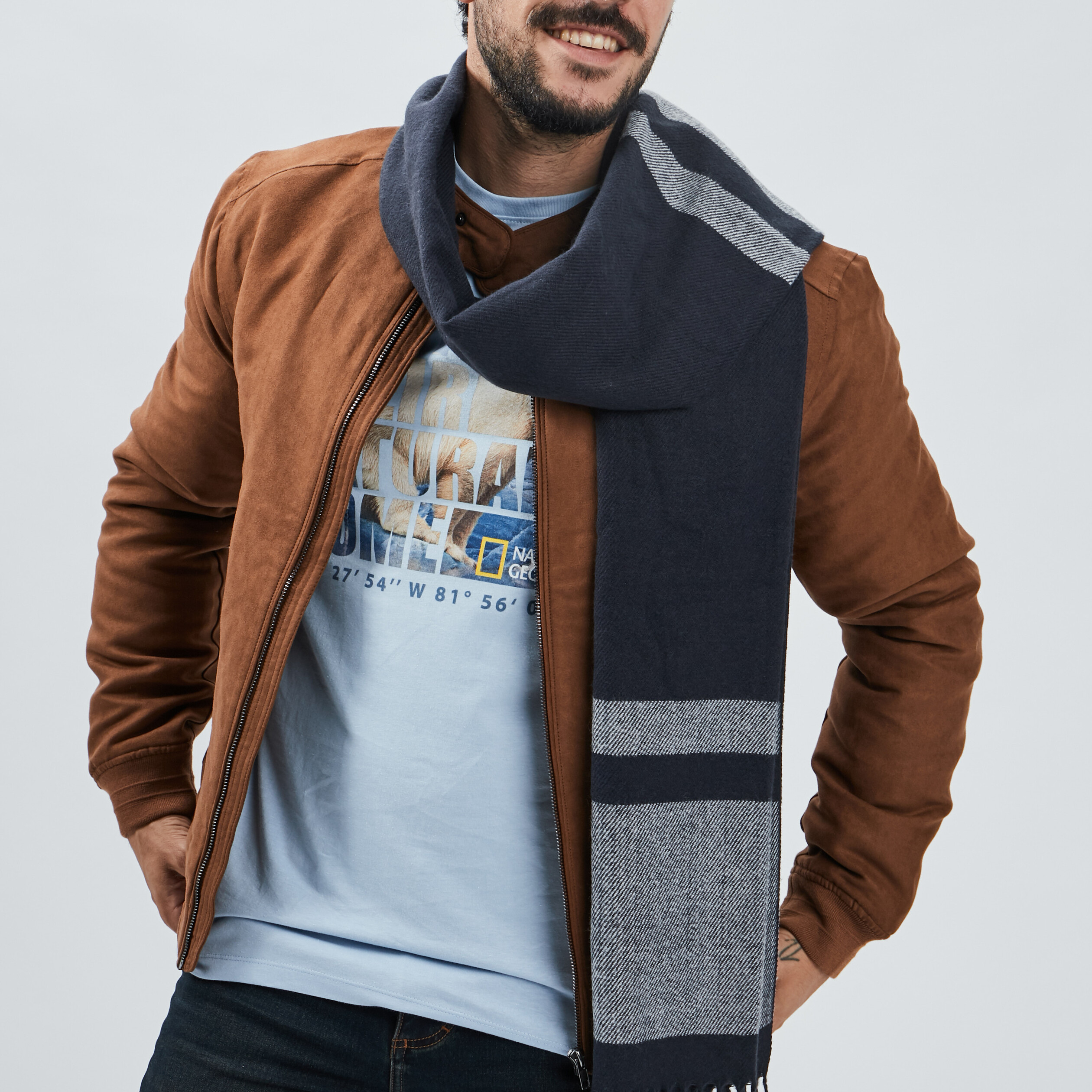 echarpe avec franges bleu marine homme Écharpe avec franges bleu marine homme