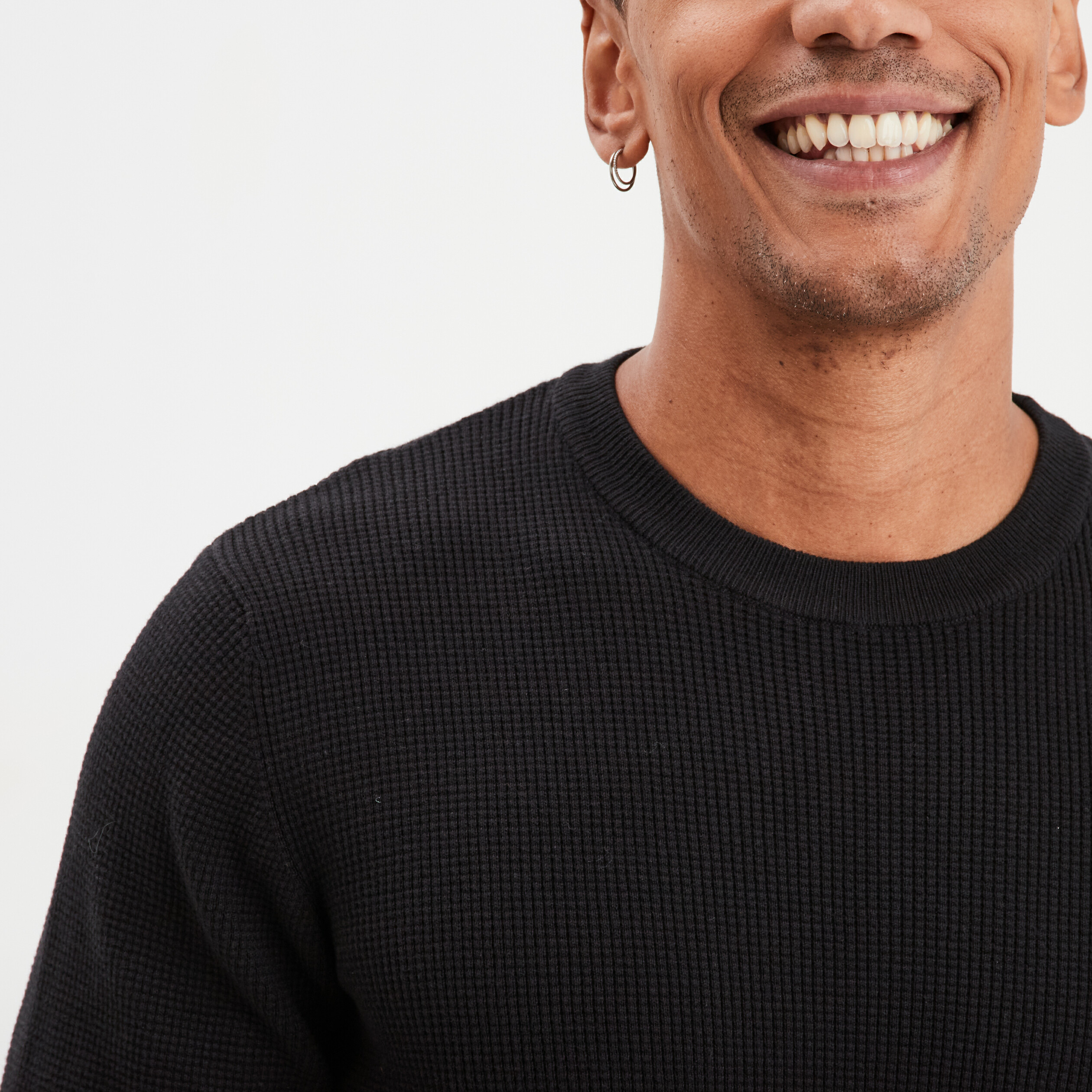 pull avec col rond a relief noir homme Pull avec col rond à relief noir homme