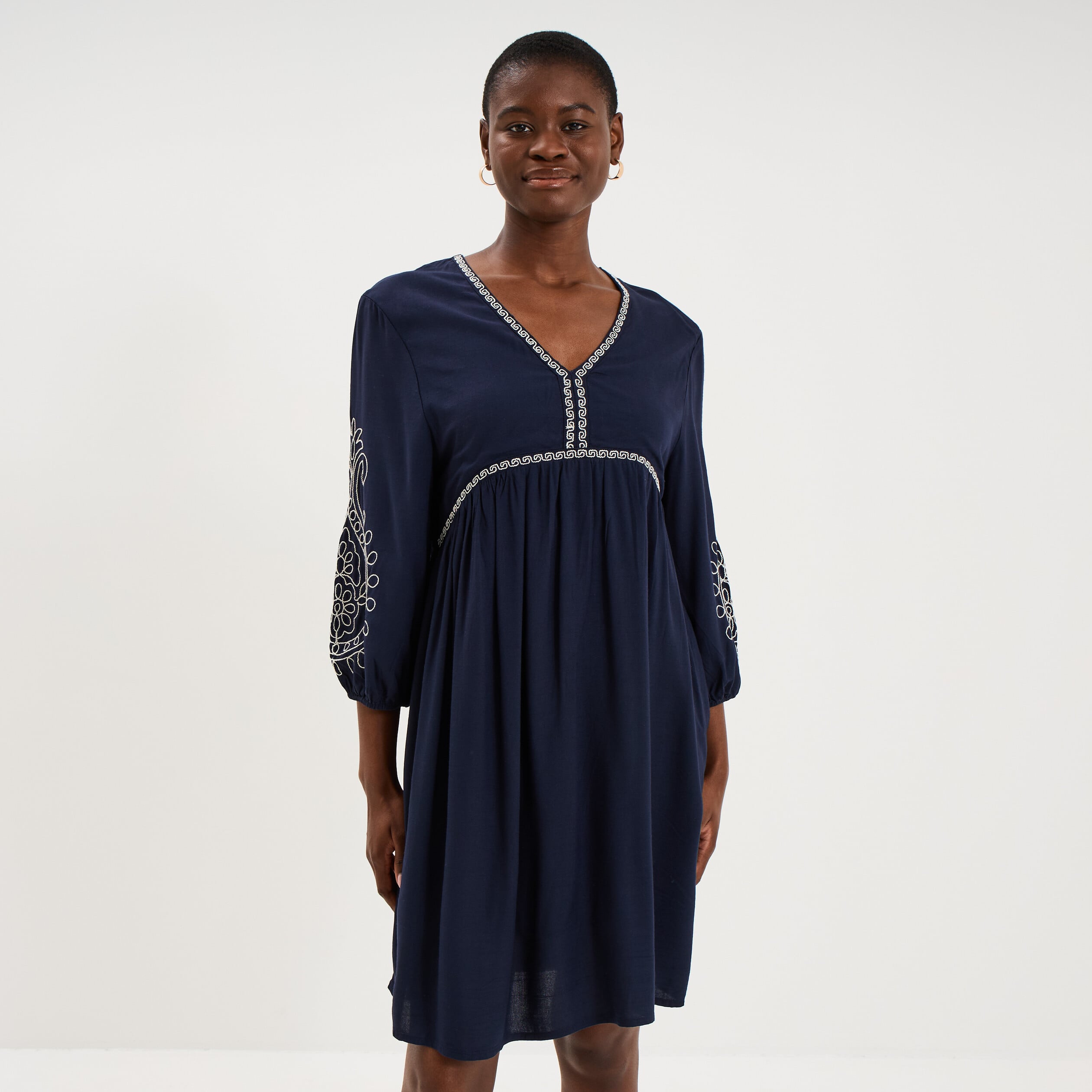 Robe courte brod&eacute;e manches 3/4 bleu fonc&eacute; femme