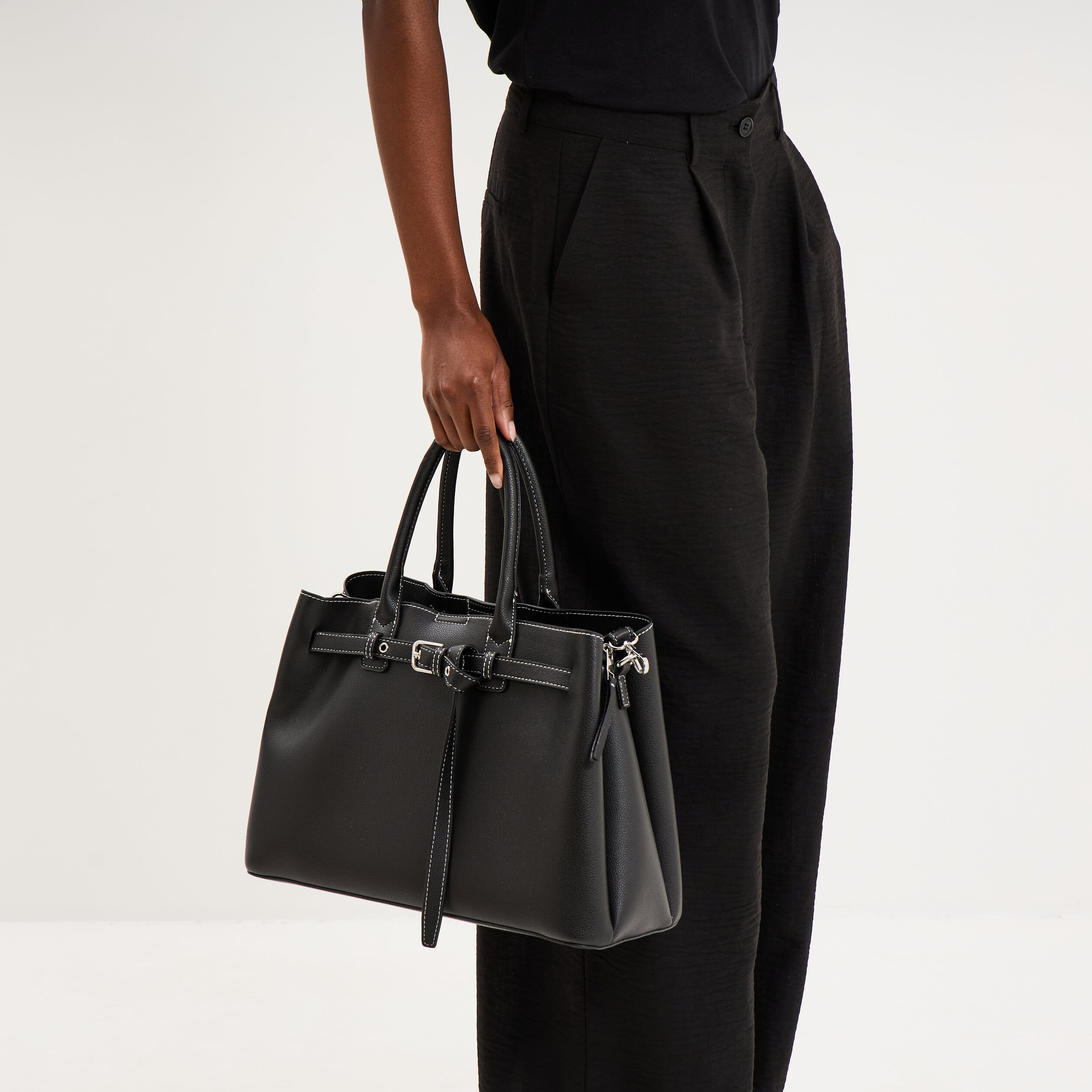 Sac &agrave; main avec bandouli&egrave;re noir femme