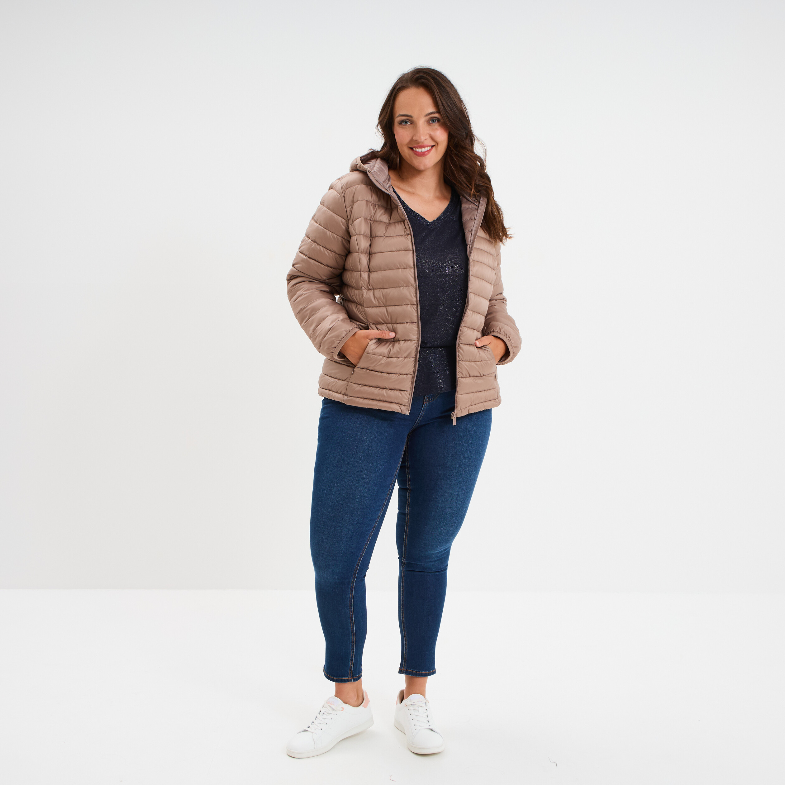 Doudoune d&eacute;perlante l&eacute;g&egrave;re &agrave; capuche sable femme grande taille