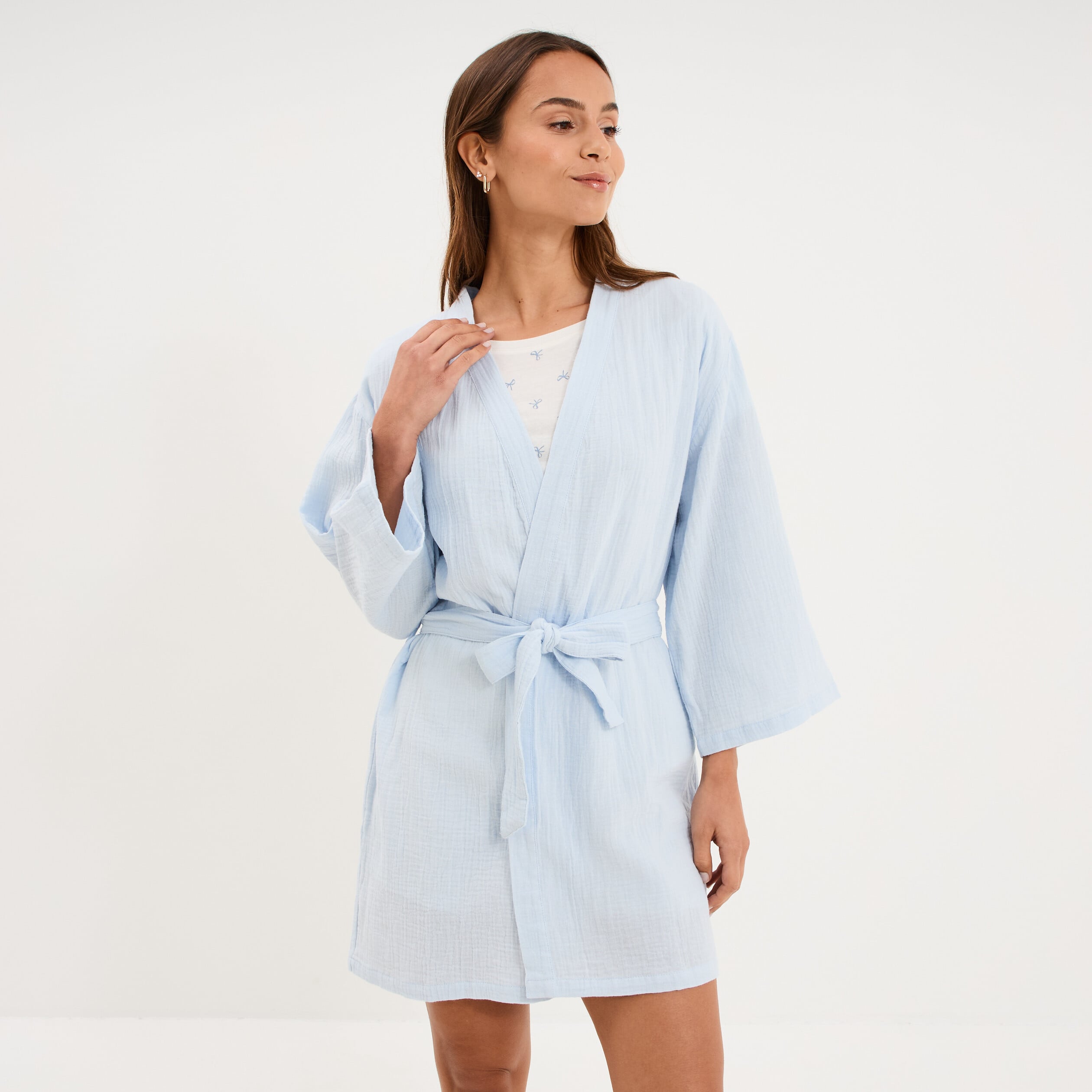 Peignoir court ceintur&eacute; gaze de coton bleu ciel femme