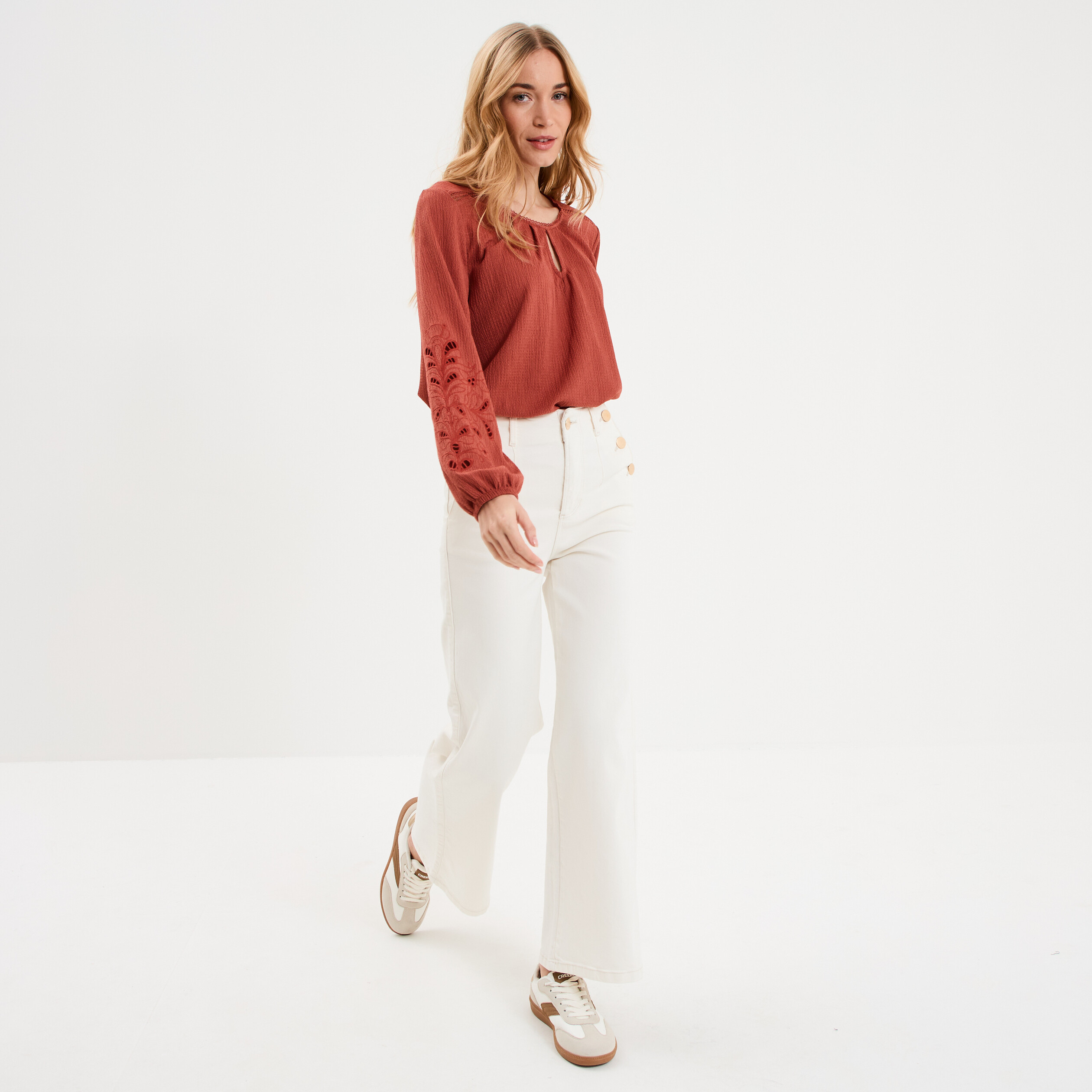 Blouse manches brod&eacute;es ajour&eacute;es coton vieux rose femme