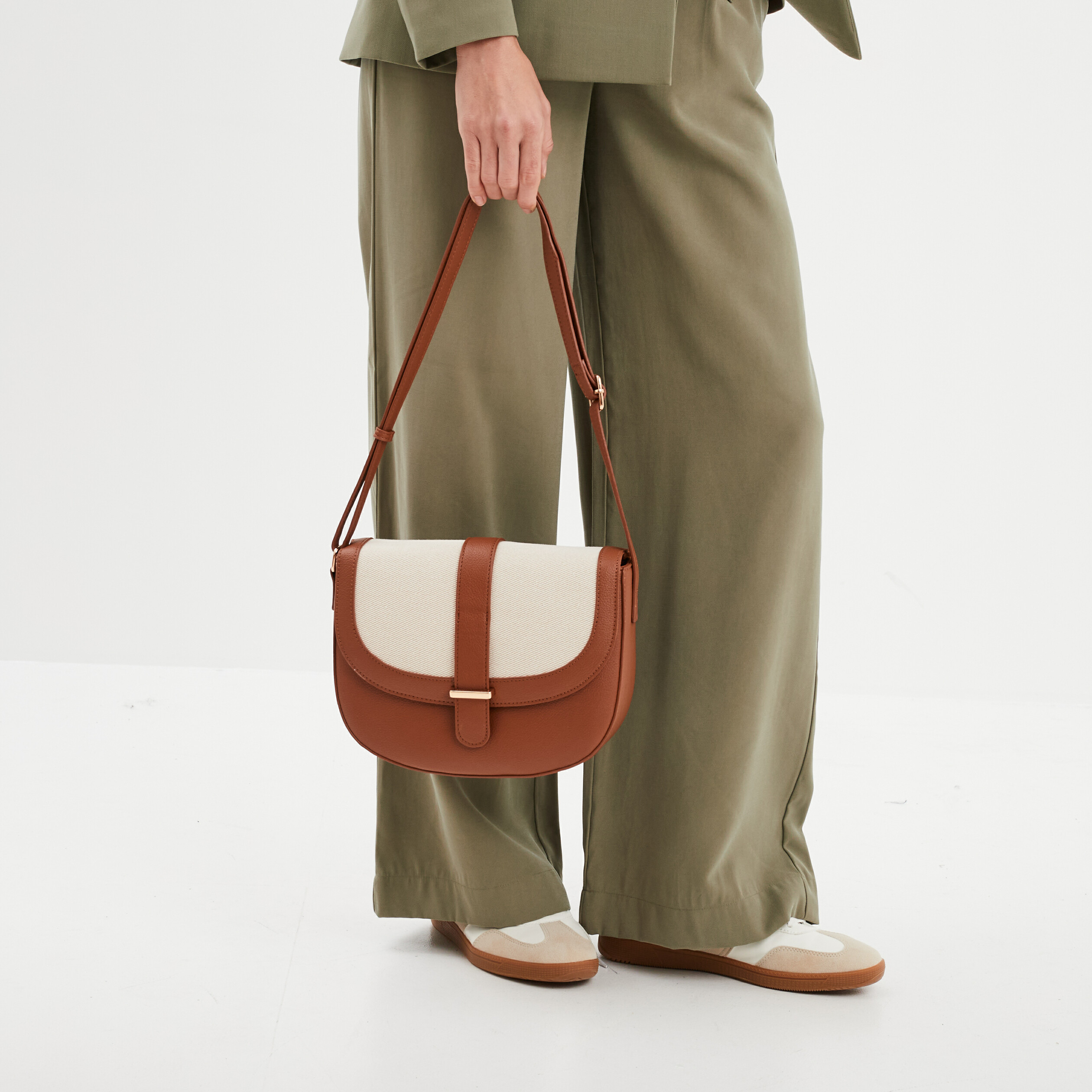 Sac besace en bandouliere marron cognac femme La Halle