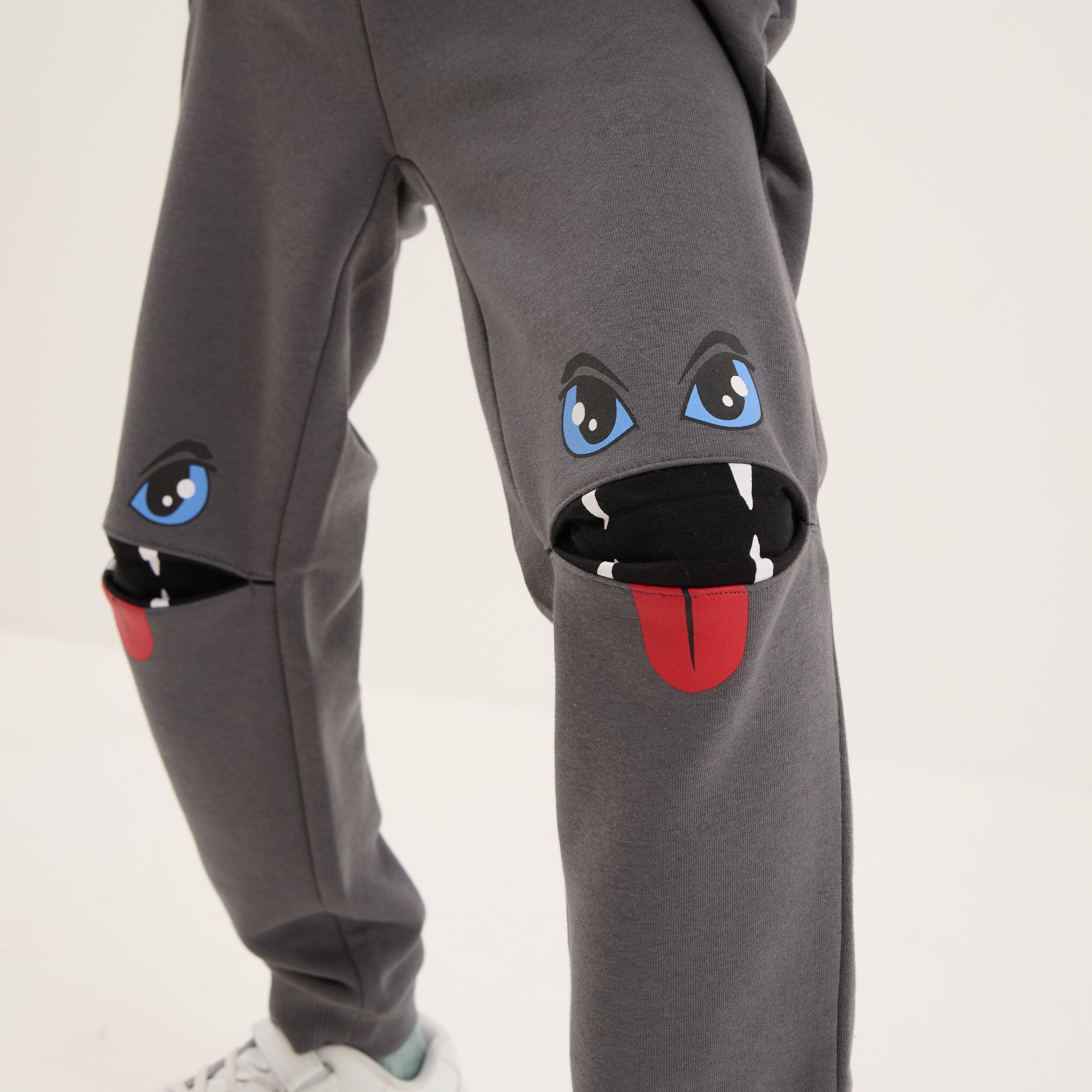 pantalon de jogging details genoux gris fonce garcon Pantalon de jogging détails genoux gris foncé garçon