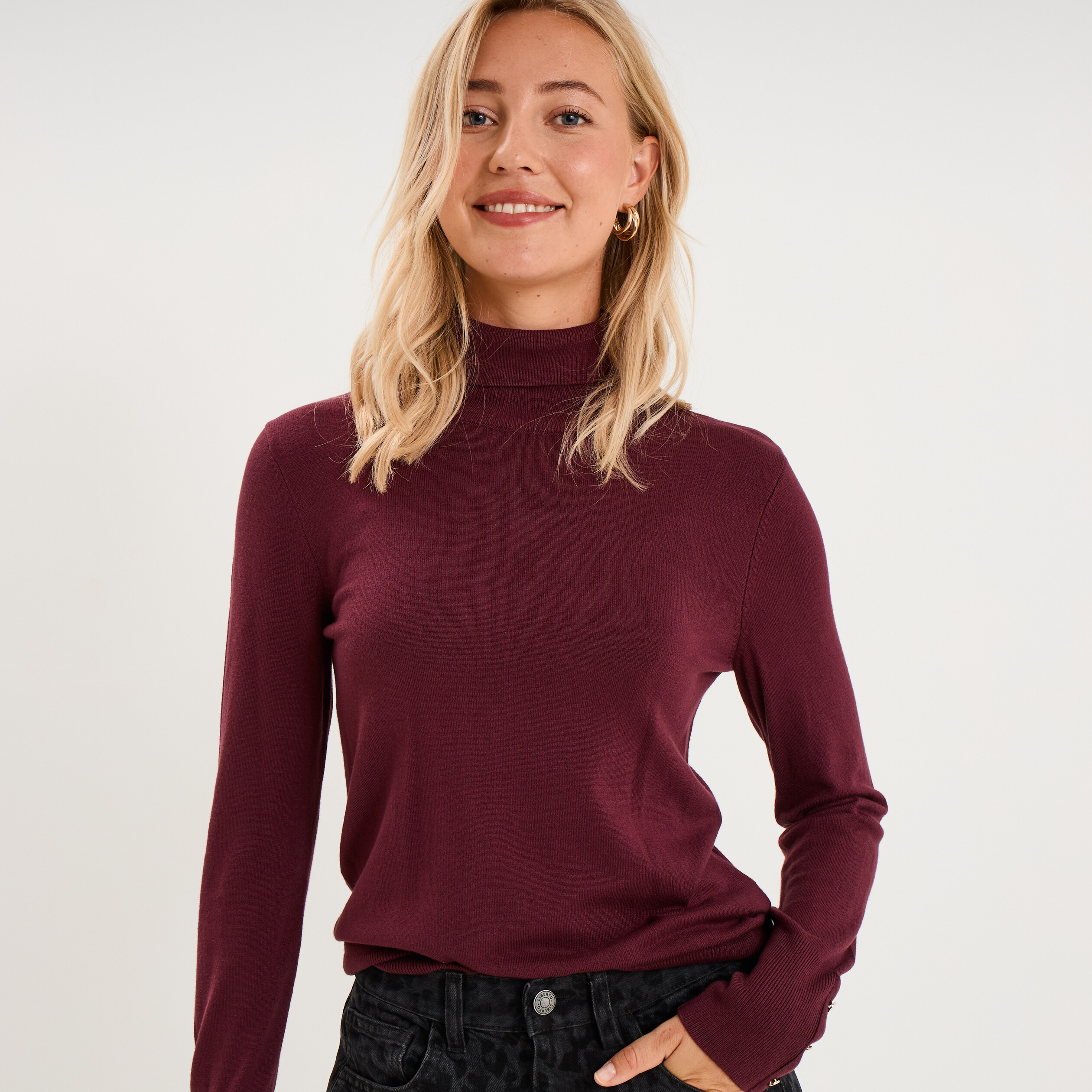Pull col roul&eacute; avec boutons poignets violet fonc&eacute; femme