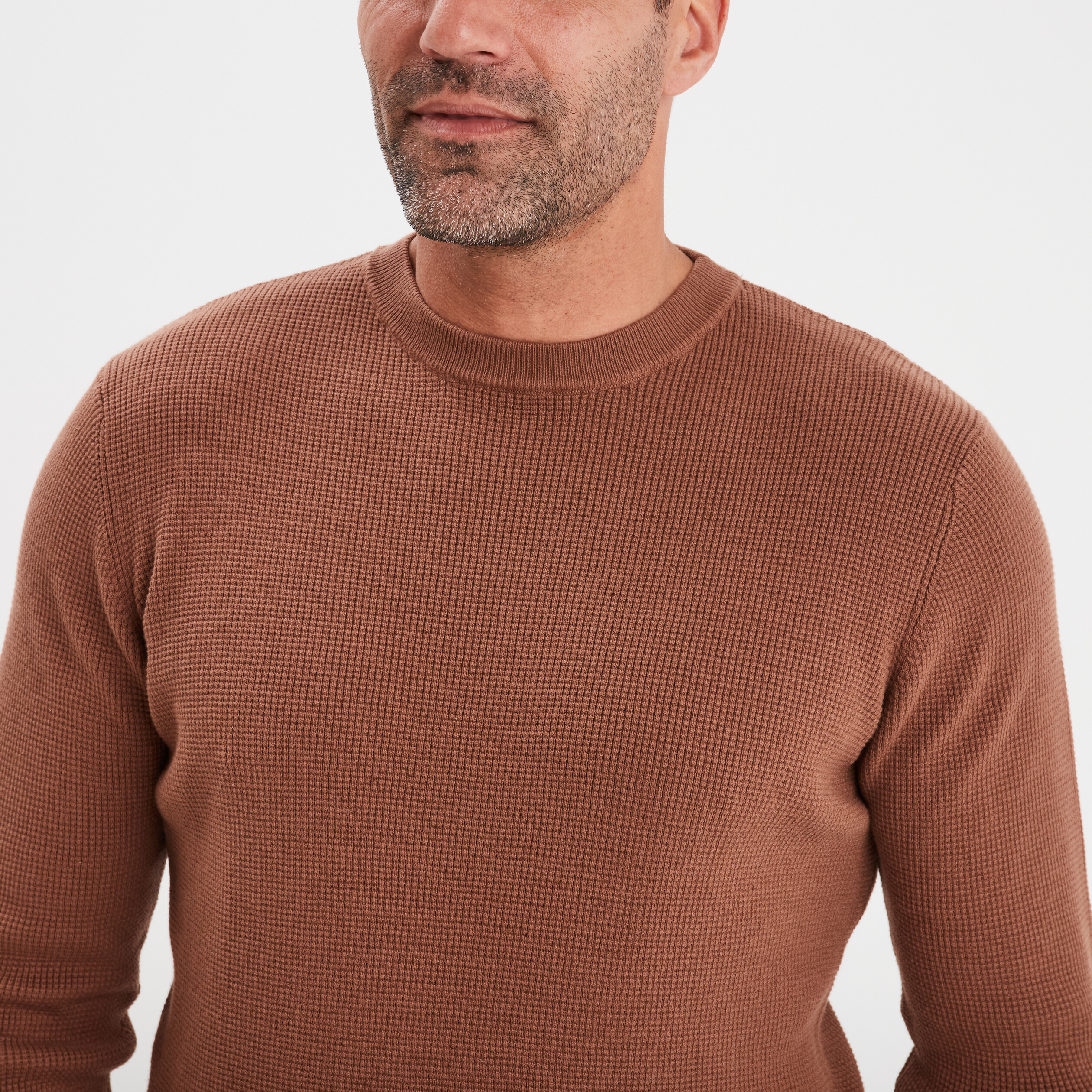 Pull en maille textur&eacute;e col rond marron homme