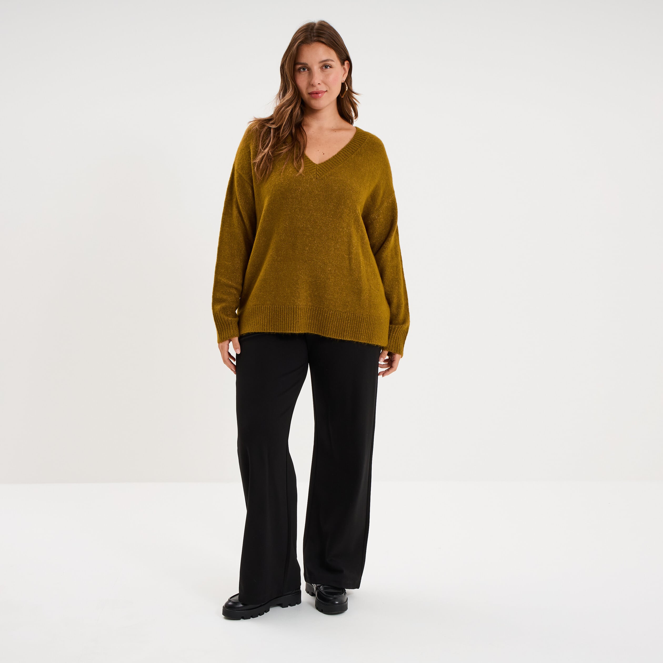 Pull droit col en V manches longues vert olive femme grande taille
