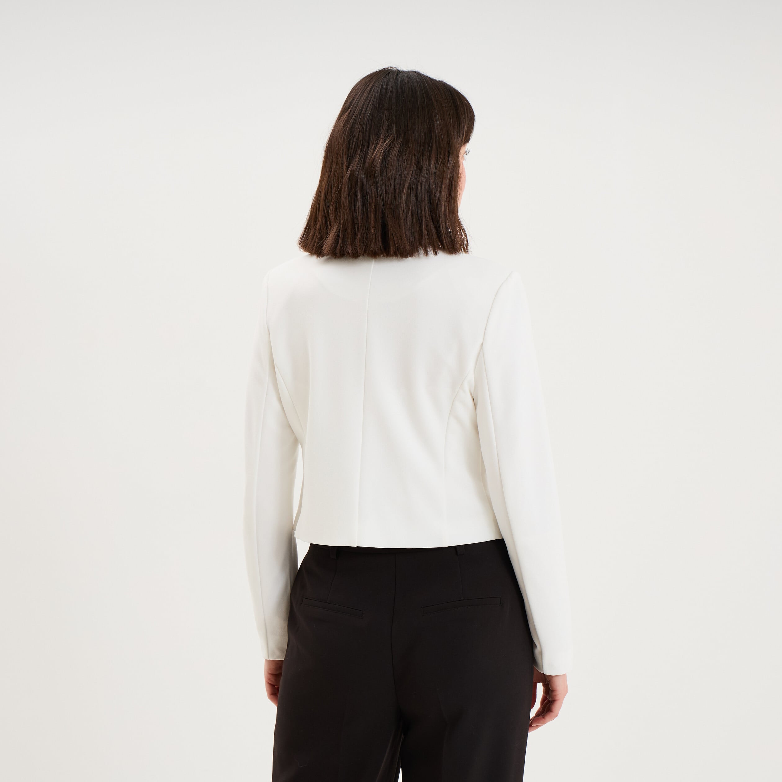 Veste bol&eacute;ro courte ajust&eacute;e blanc femme