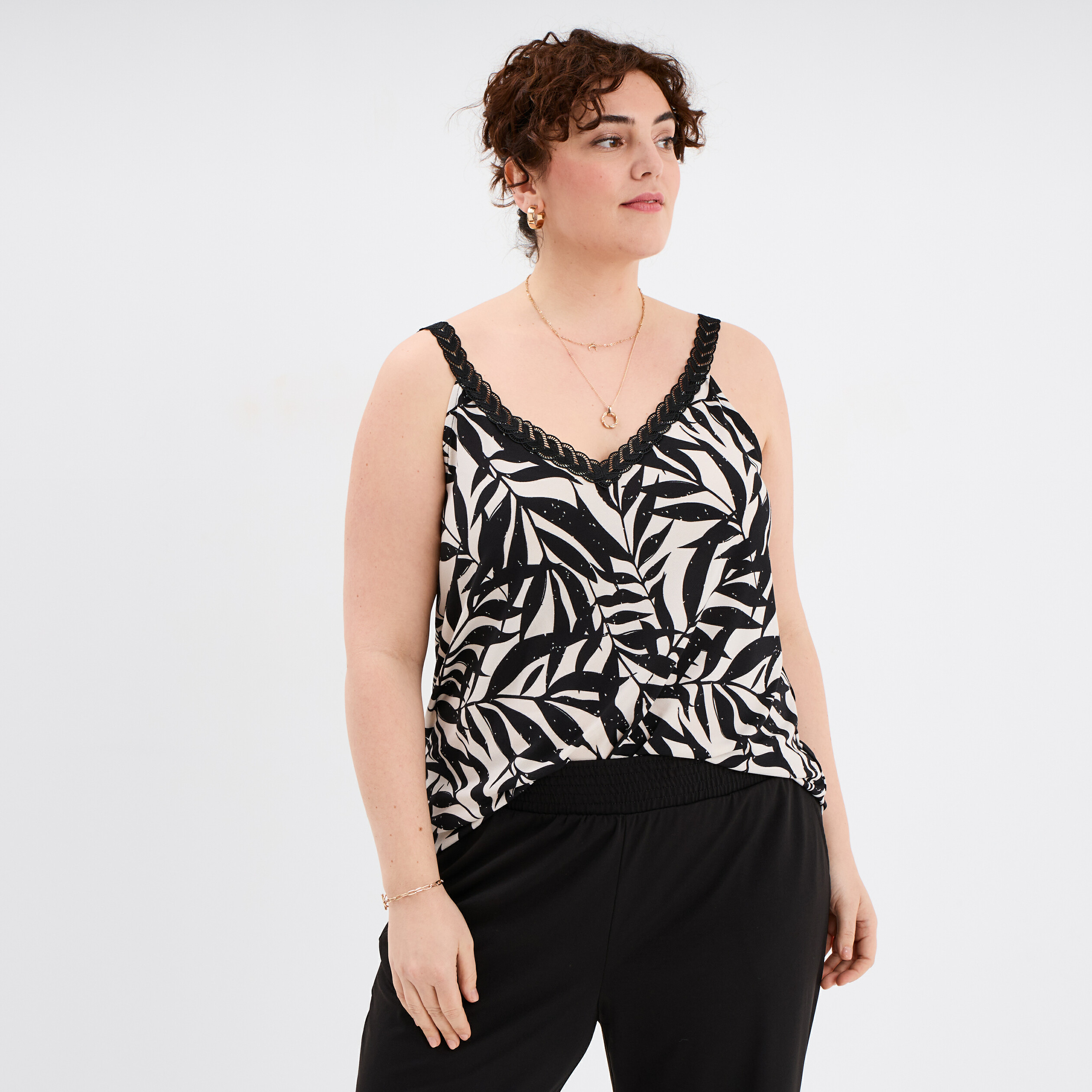 debardeur col v bretelle macramee ecru femmegt Débardeur col V bretelle macramée ecru femme grande taille