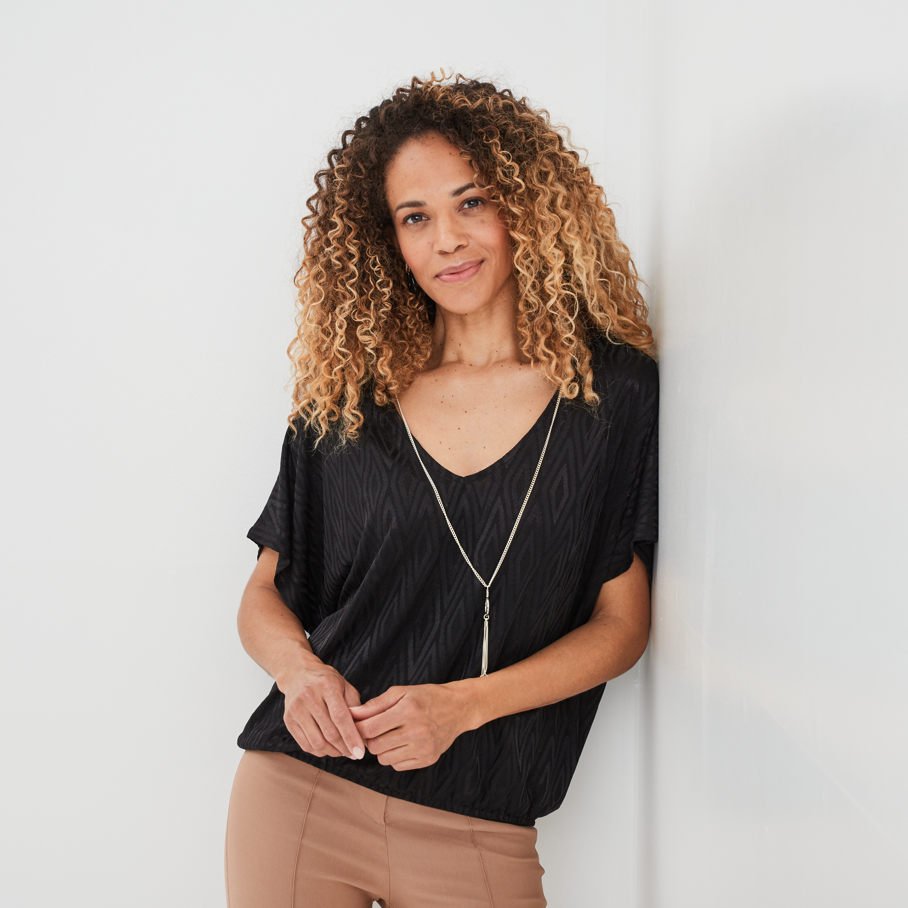 t shirt col en v bijou mosquitos noir femme T-shirt col en V bijou Mosquitos noir femme
